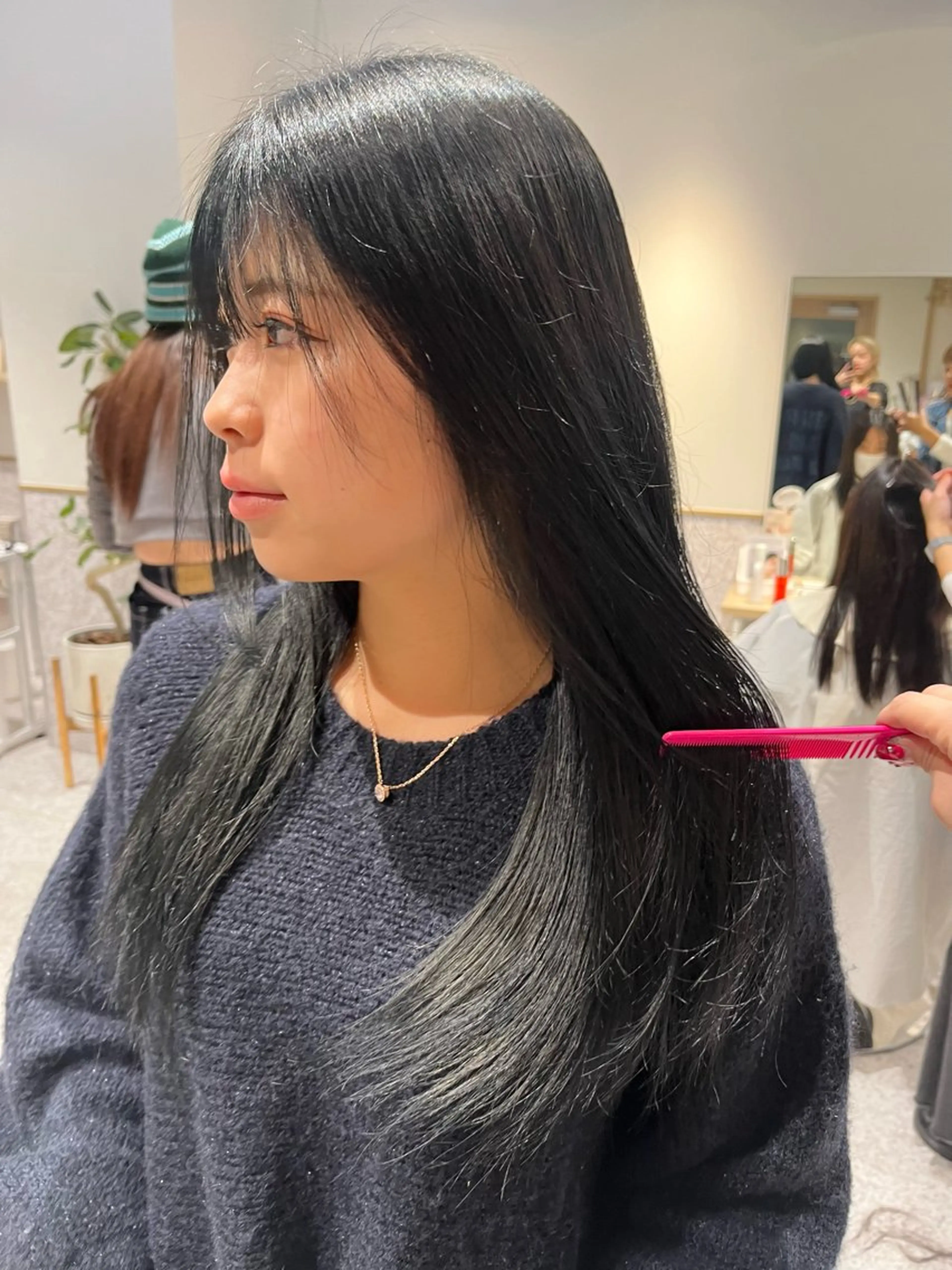 ロング カラー ダブルカラー イヤリングカラー ハイトーンカラー インナーカラー 顔周りカット ヘアカラー トリートメント 髪質改善&艶カラー/ ほんだあみ (♡)のヘアスタイル