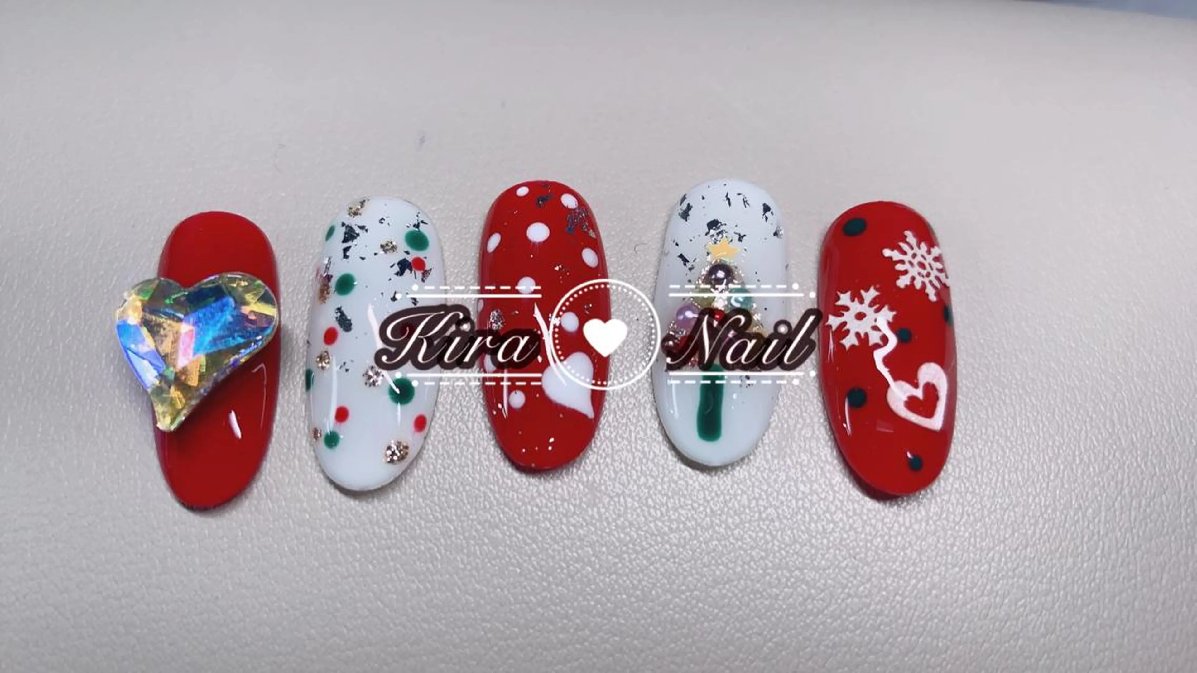 ネイル 冬ネイル クリスマス ハンドネイル ハンドケア Kira Nailのネイルデザイン