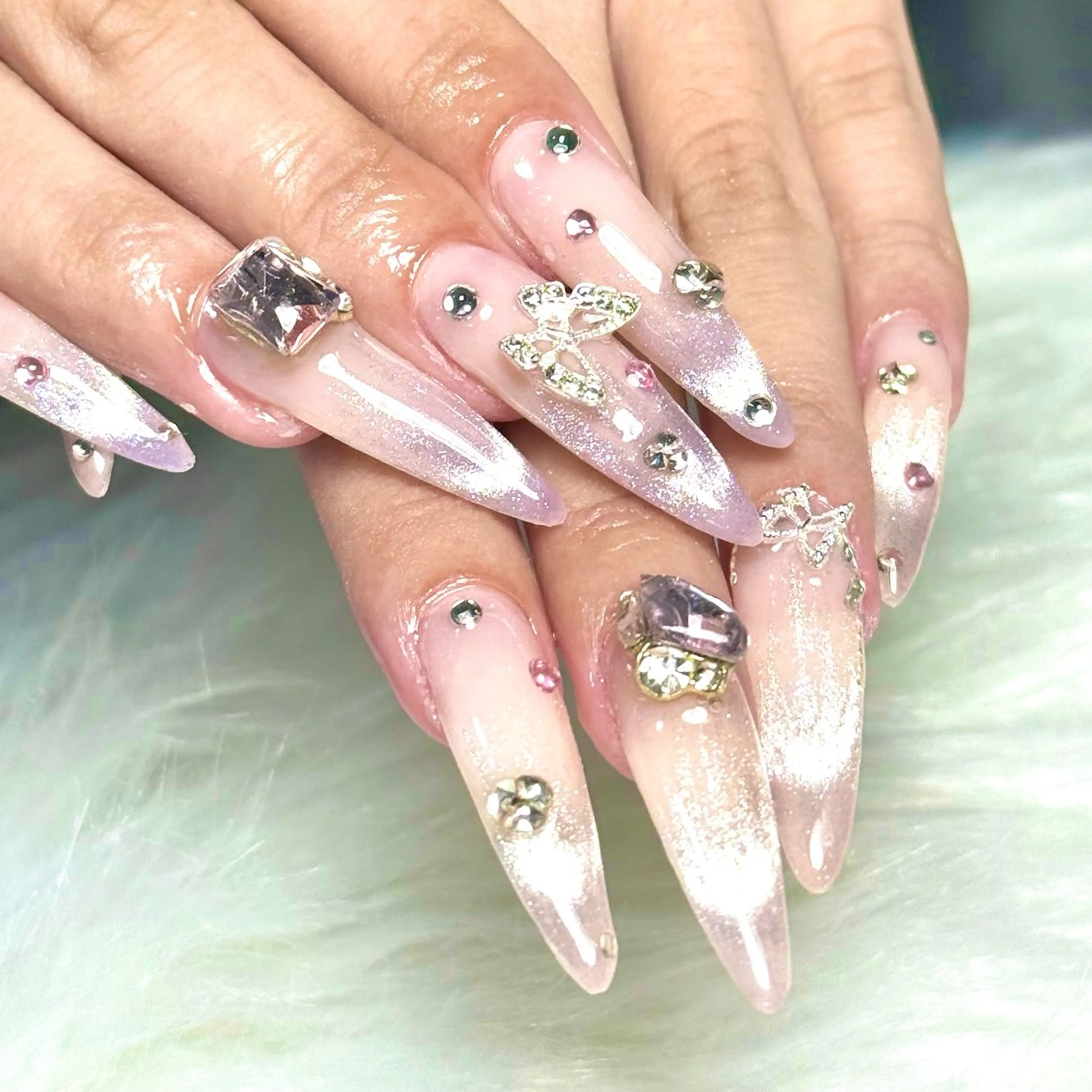 ネイル ハンドネイル ルシイ🎀新宿長さ 出しパーツ専門店のネイルデザイン