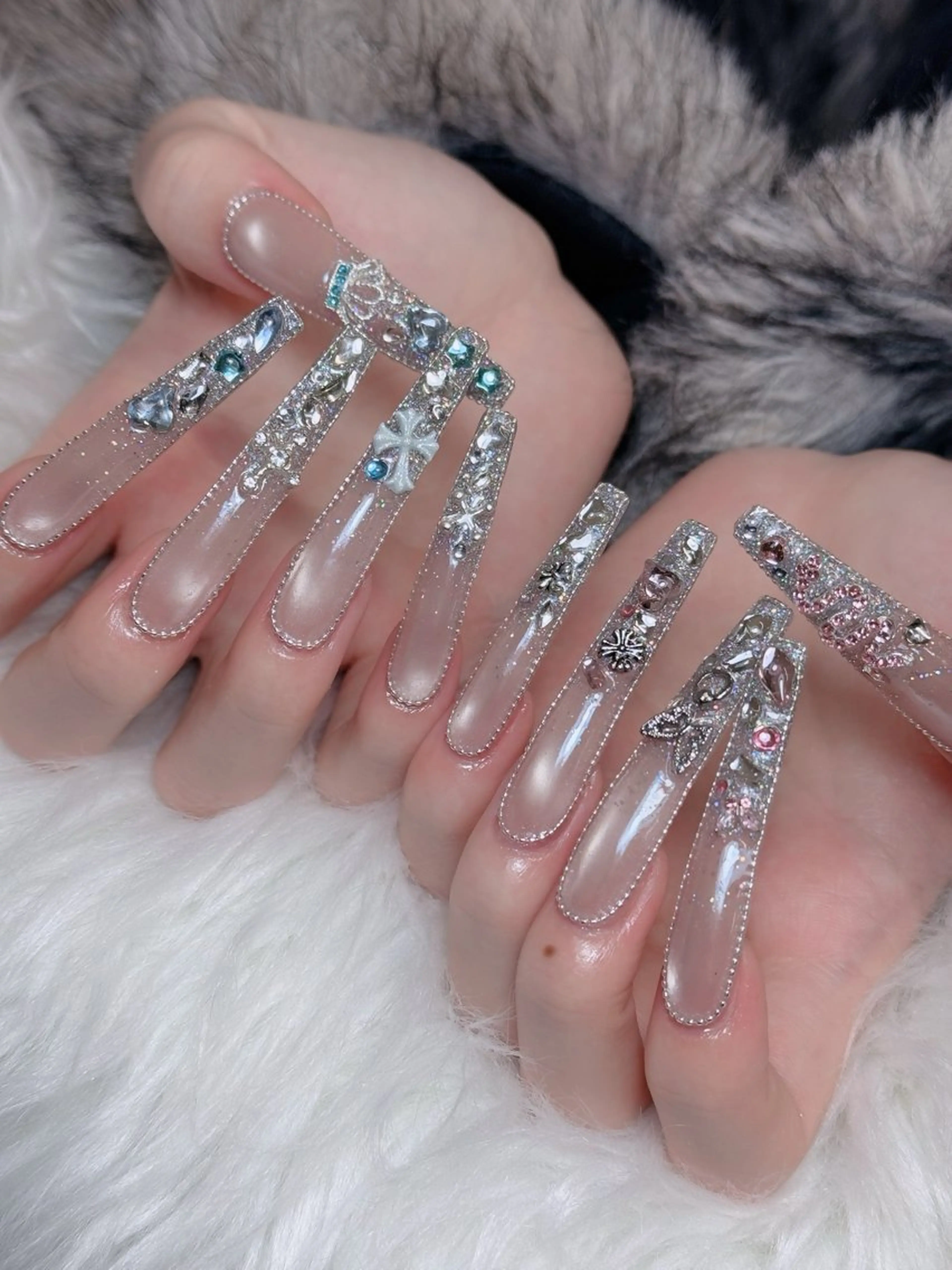 ネイル オーロラネイル チークネイル フットネイル フレンチネイル ハロウィン ハンドネイル Lumi Nail 新大久保3‘のネイルデザイン