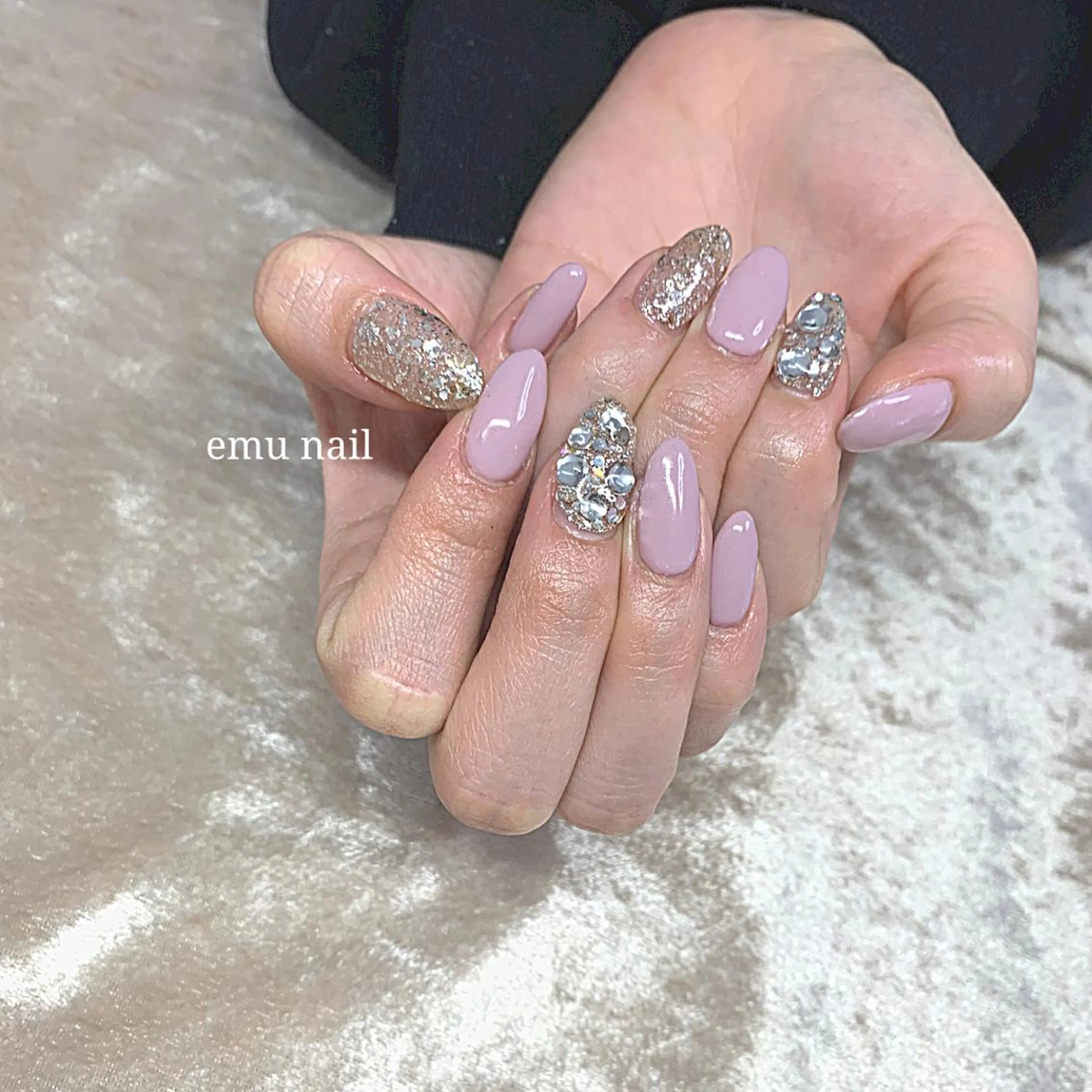 ネイル ラメ(グリッター) 持ち込み ピンク シルバー 春ネイル emu nailのネイルデザイン