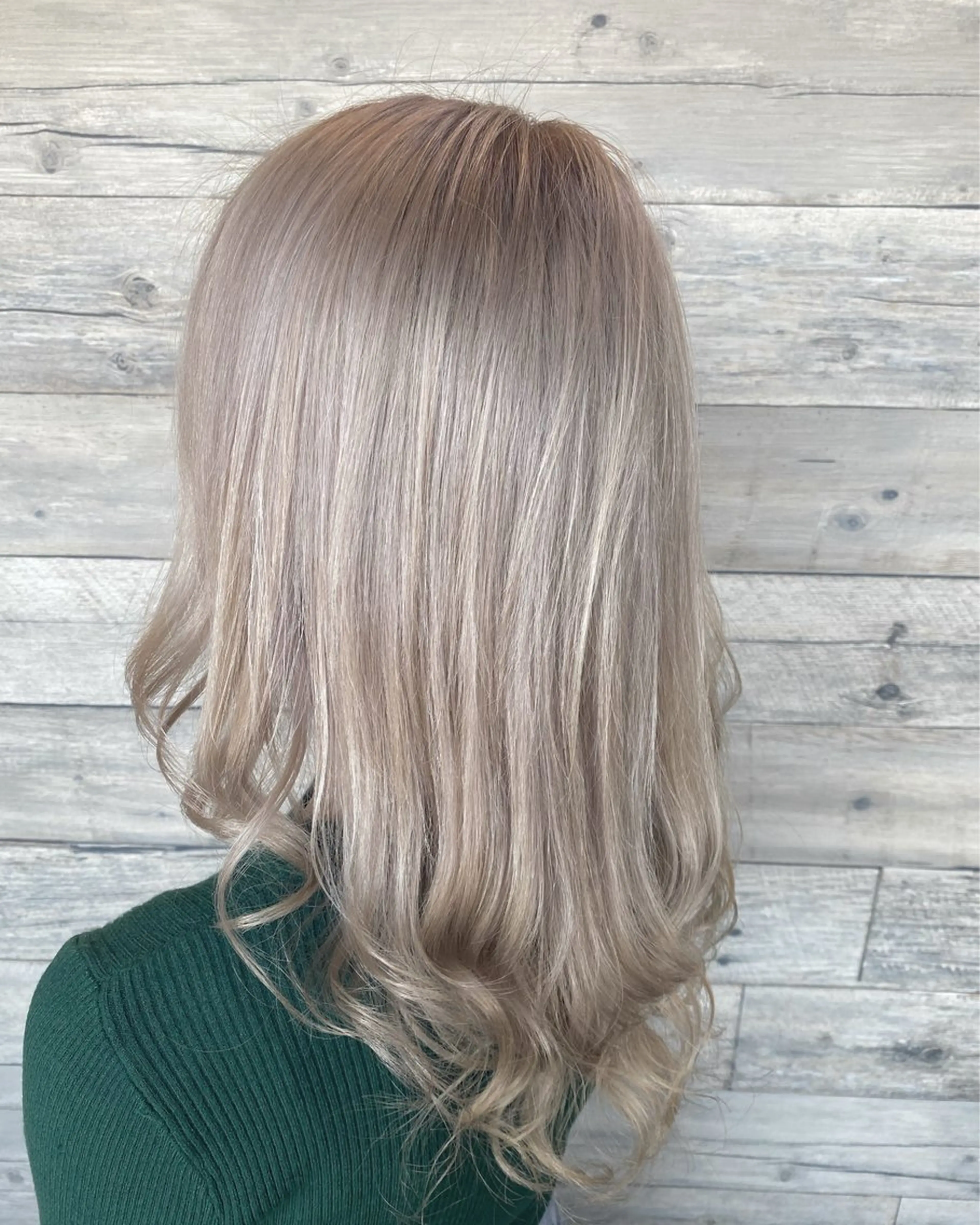 カラー ベージュカラー ミルクティーベージュ Rlino所属・ﾊｲﾗｲﾄ/ﾚｲﾔｰ ｶｯﾄ/大嶽謙のヘアスタイル