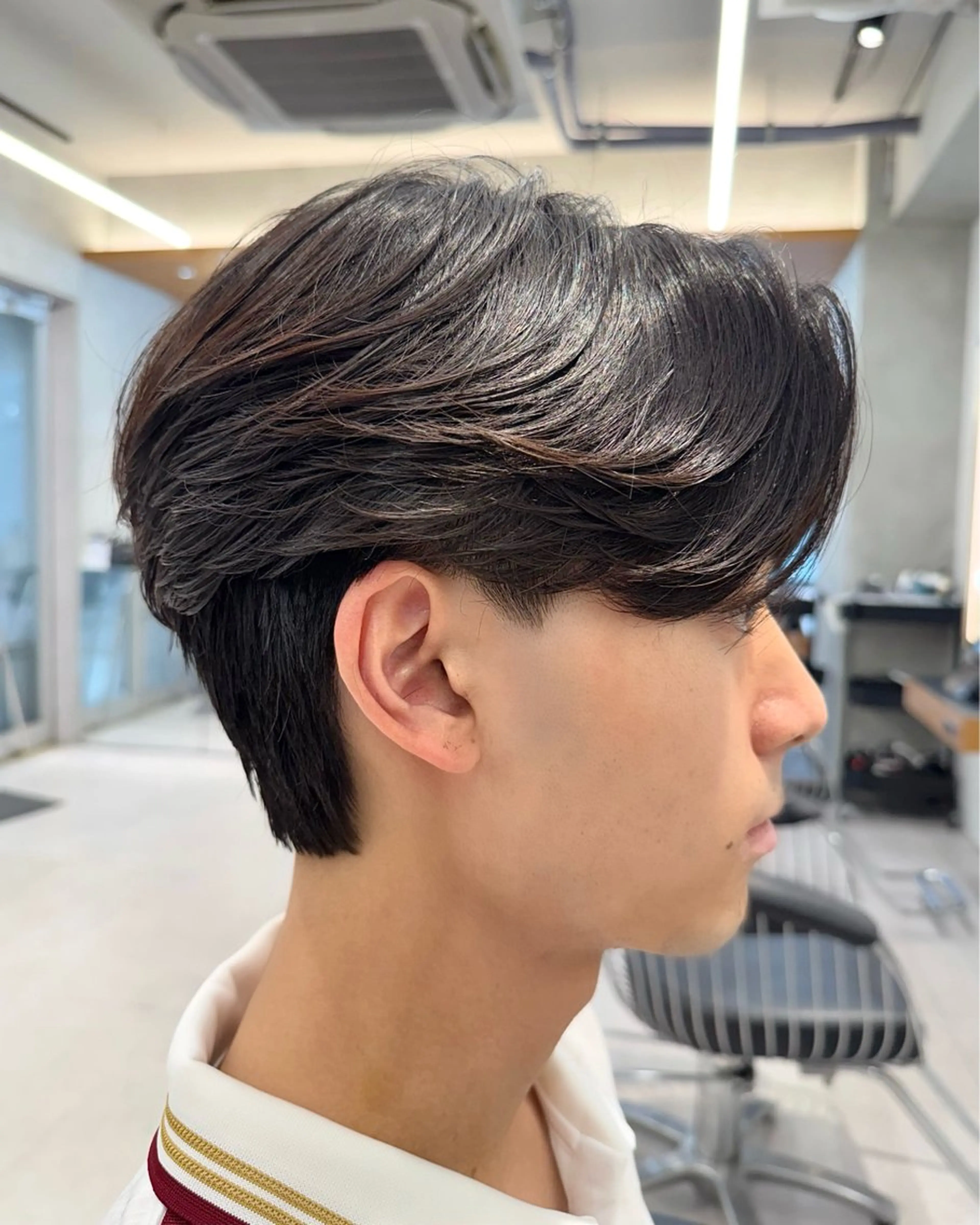 ショート メンズ ハイトーンニュアンス 毛流れシャドウパーマのヘアスタイル