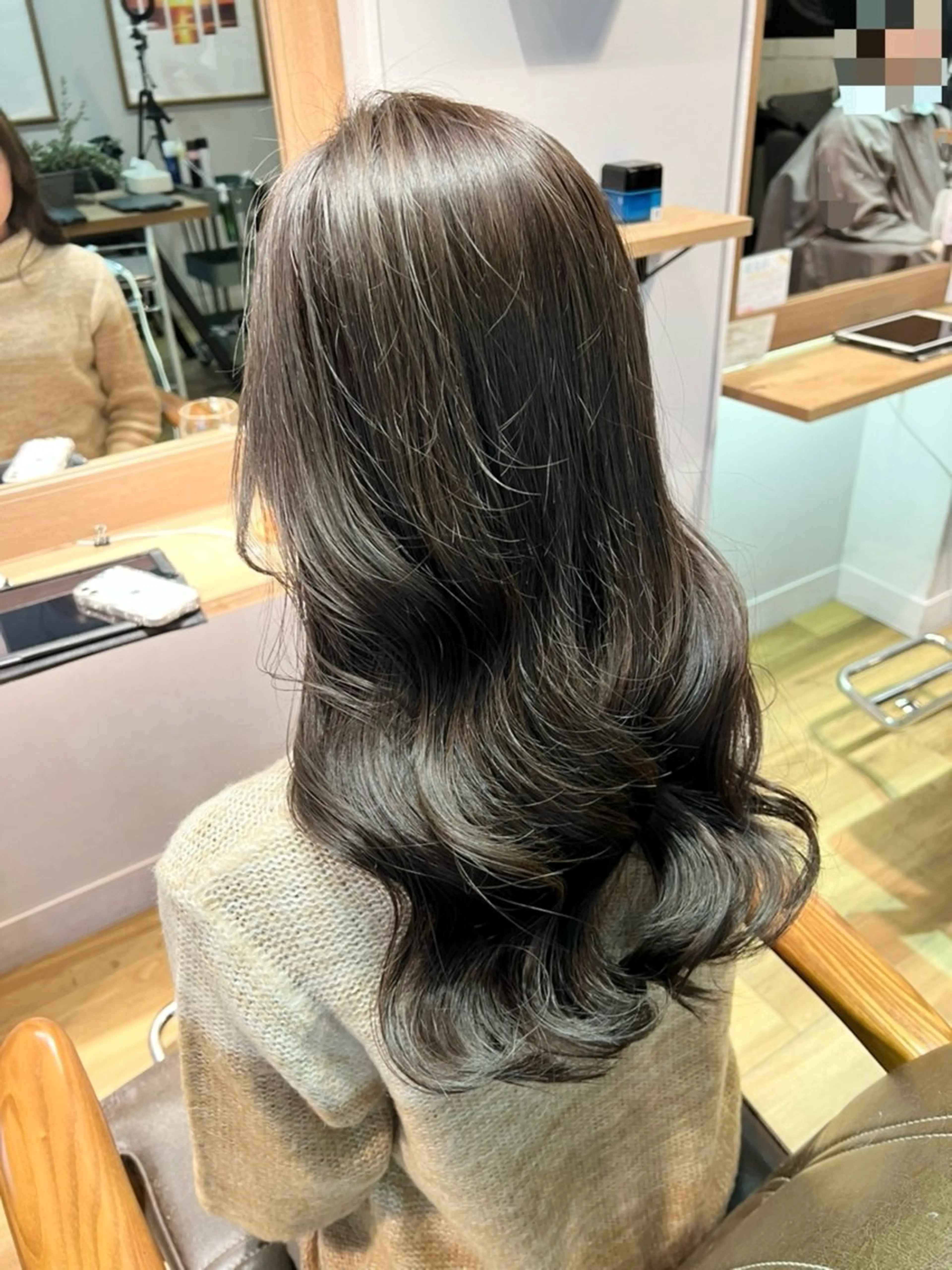 ロング カラー アッシュ アッシュグレー ヘアカラー トリートメント ツキダテ ユイのヘアスタイル