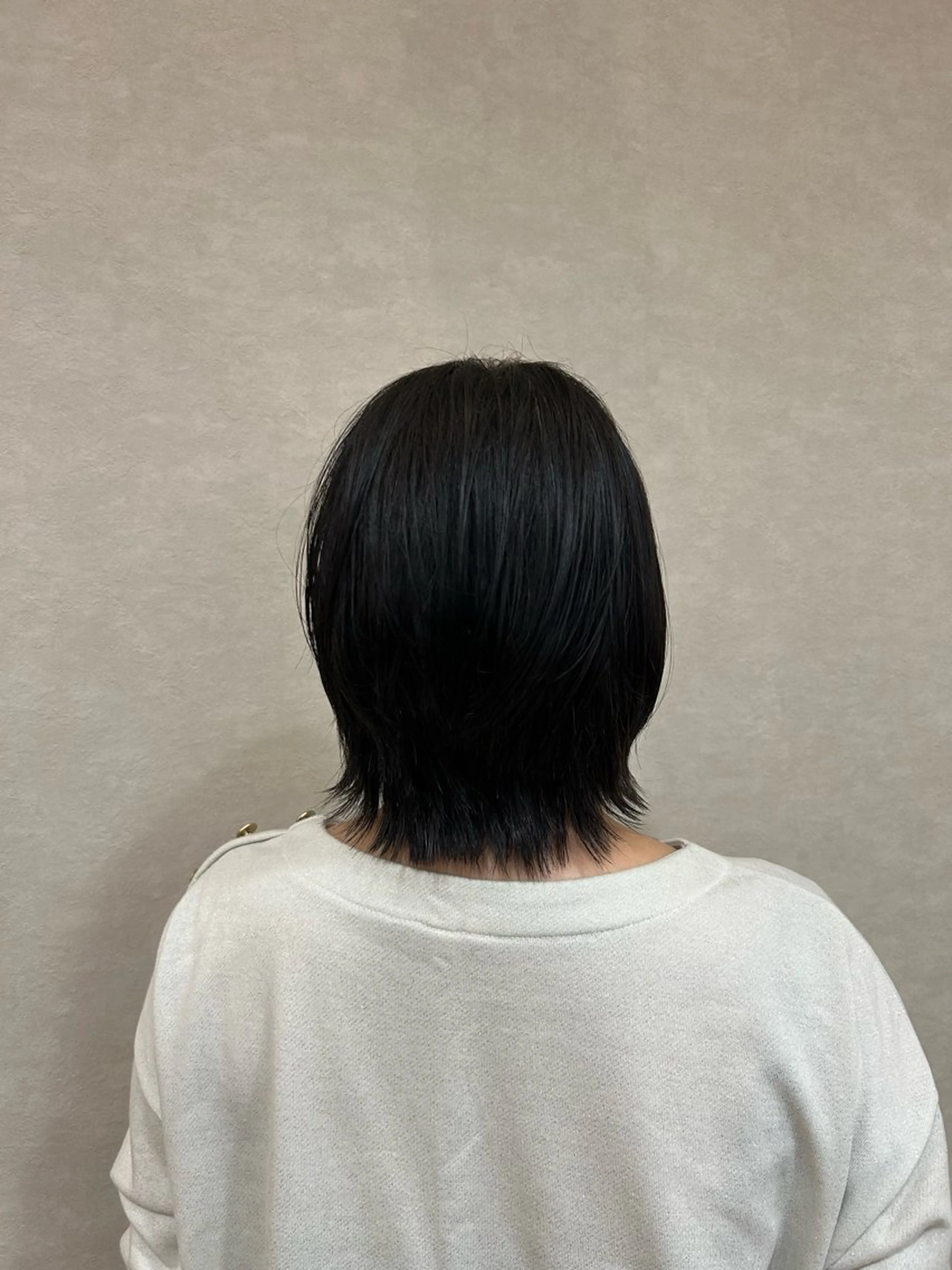 ミディアム くびれヘア 外ハネヘア 根石 結菜のヘアスタイル