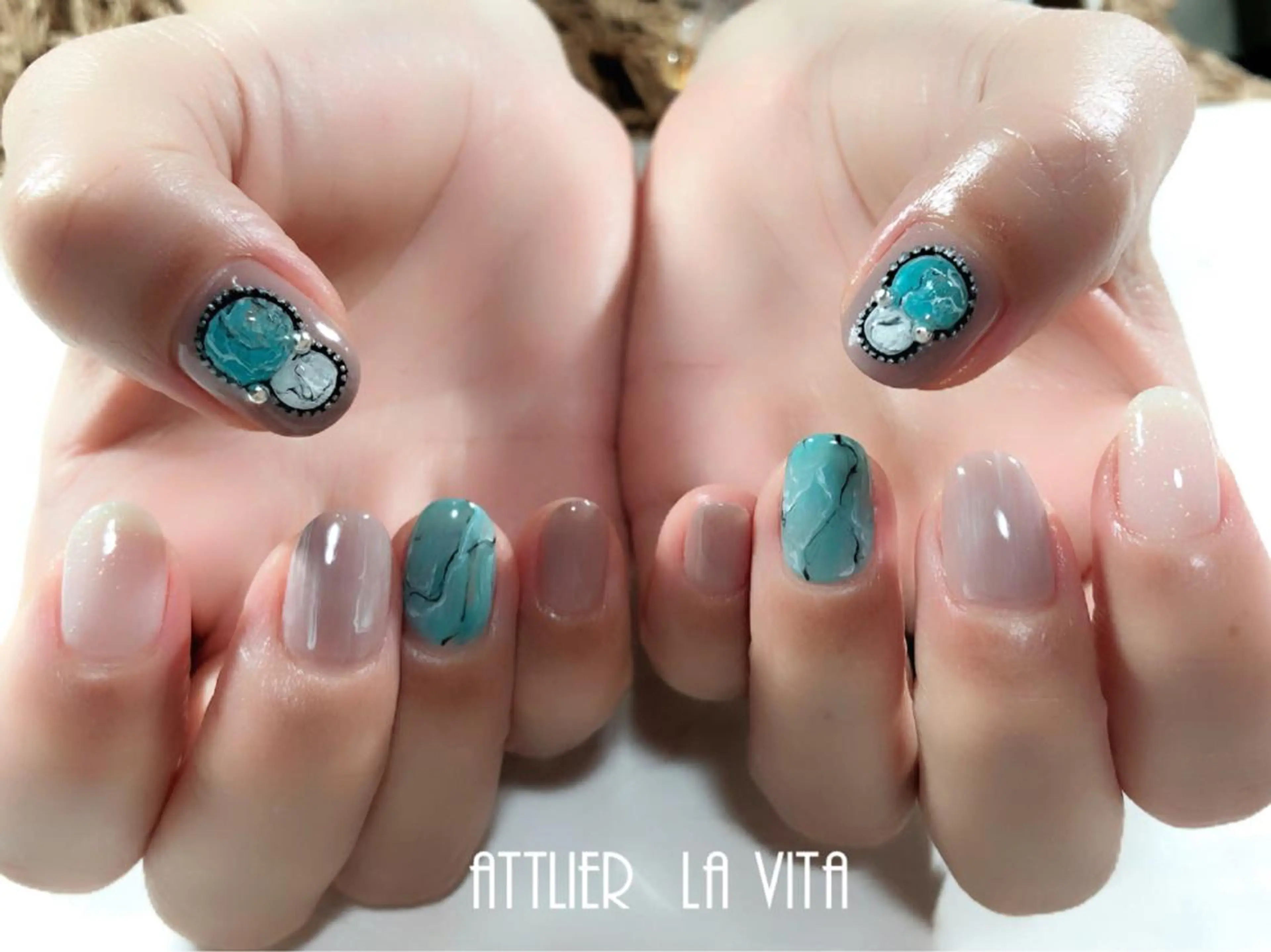 ネイル アートネイル ストーンネイル atelier la vita所属・lavita. mimuraのネイルデザイン