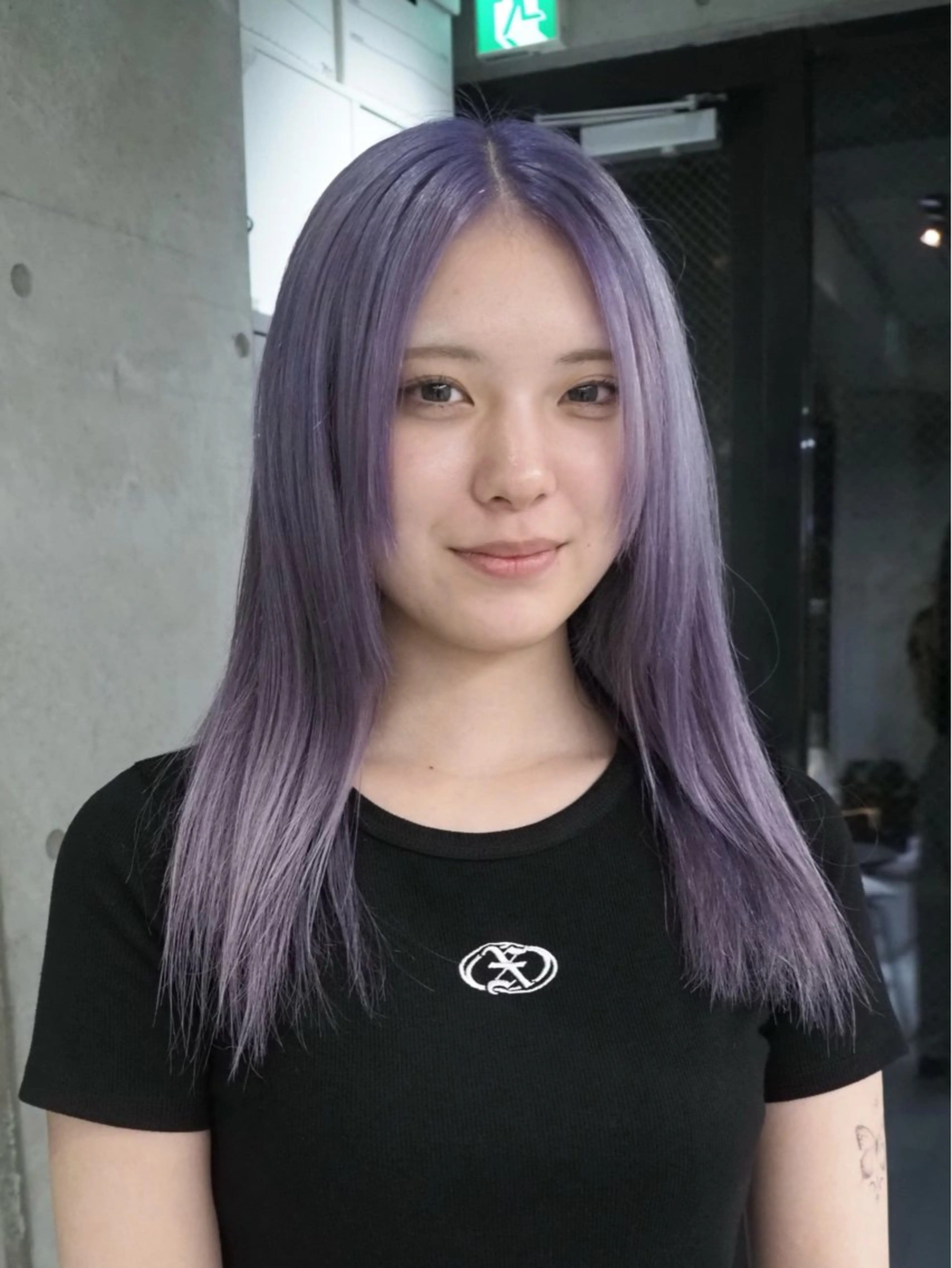 ロング カラー 透明感カラー ハイトーンカラー パープルカラー シルバー ヘアカラー 大谷 百音のヘアスタイル
