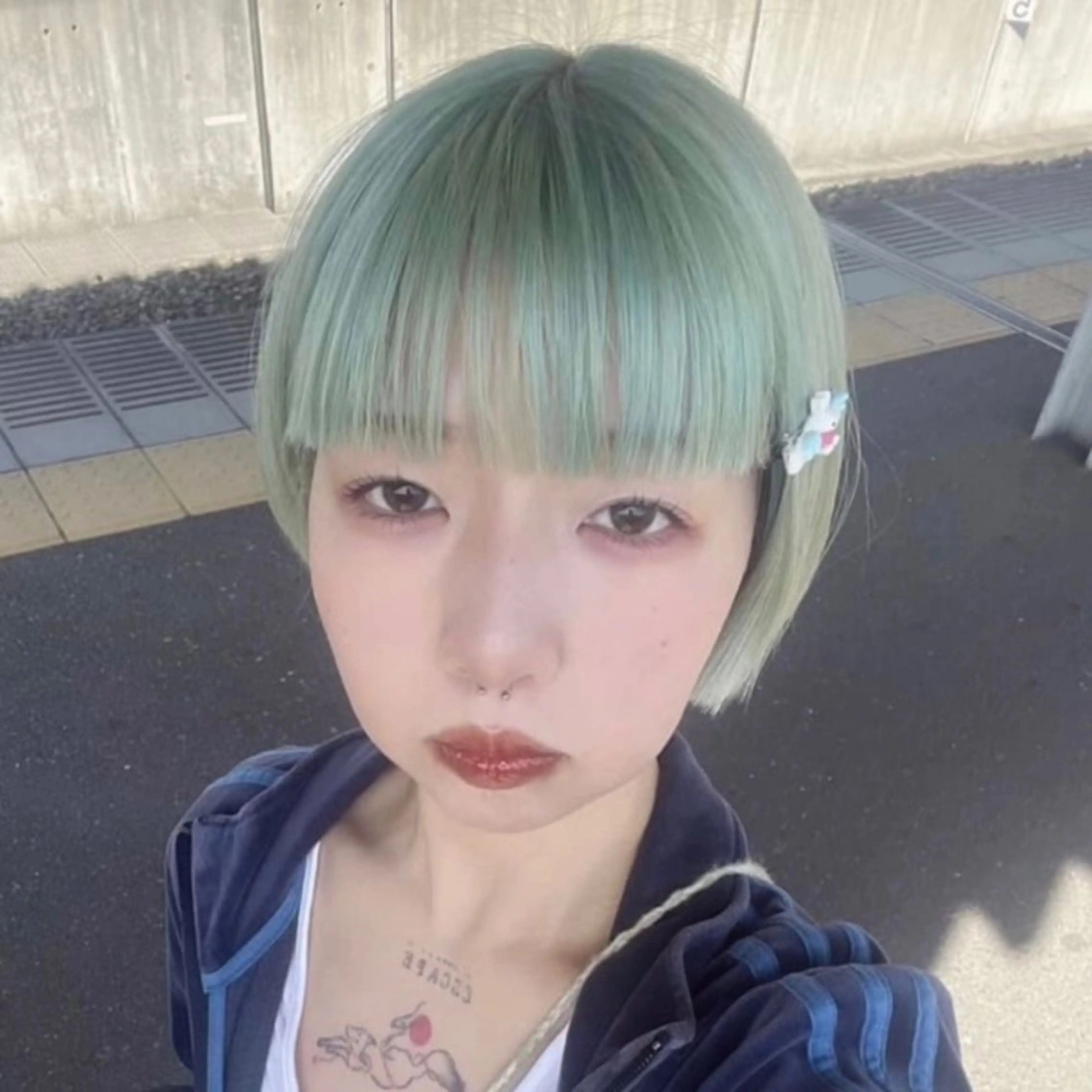 ショート カラー ブリーチ ヘアカラー トリートメント ハイトーン/レイヤー カット/TAKEのヘアスタイル