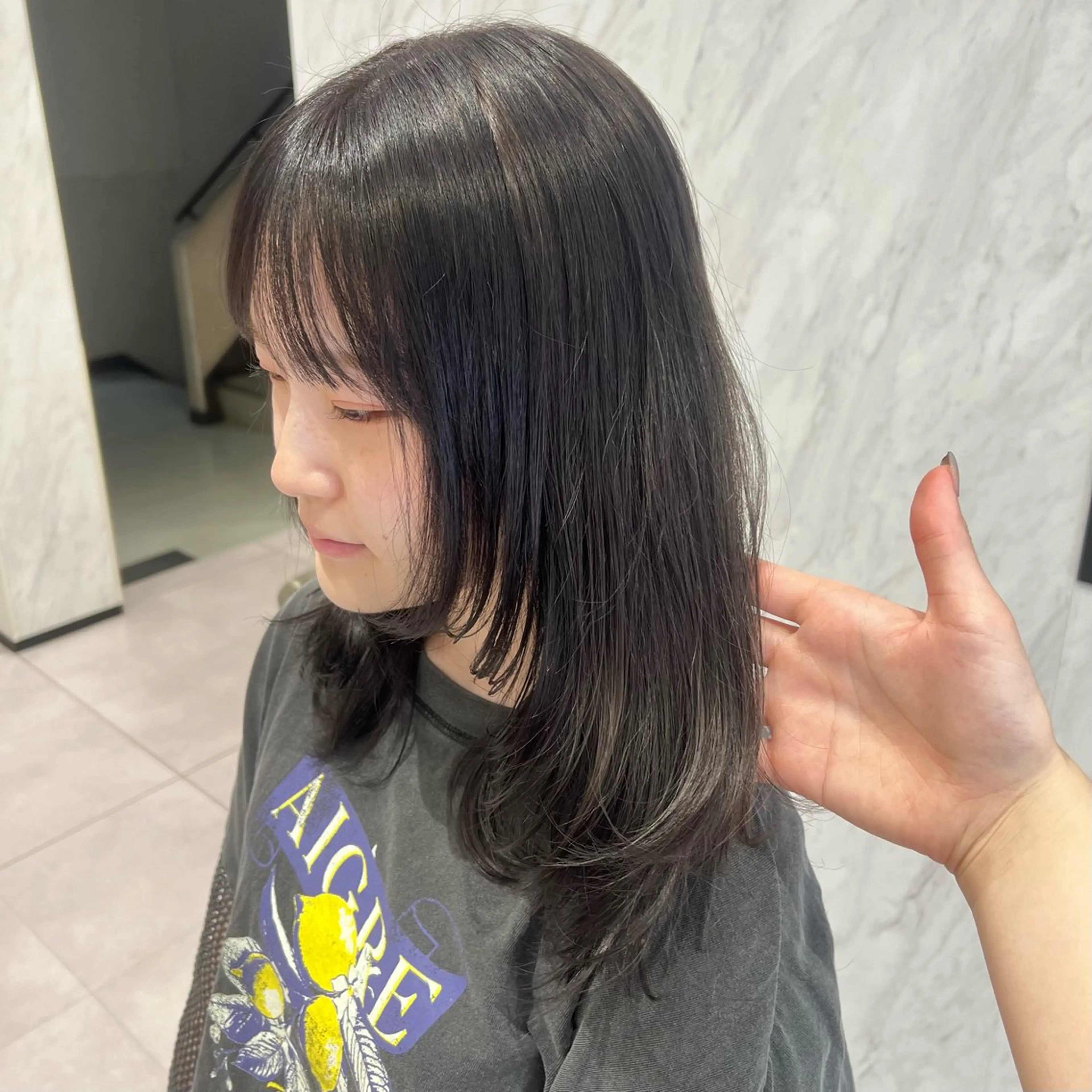 ミディアム カラー Neale. ユメのヘアスタイル