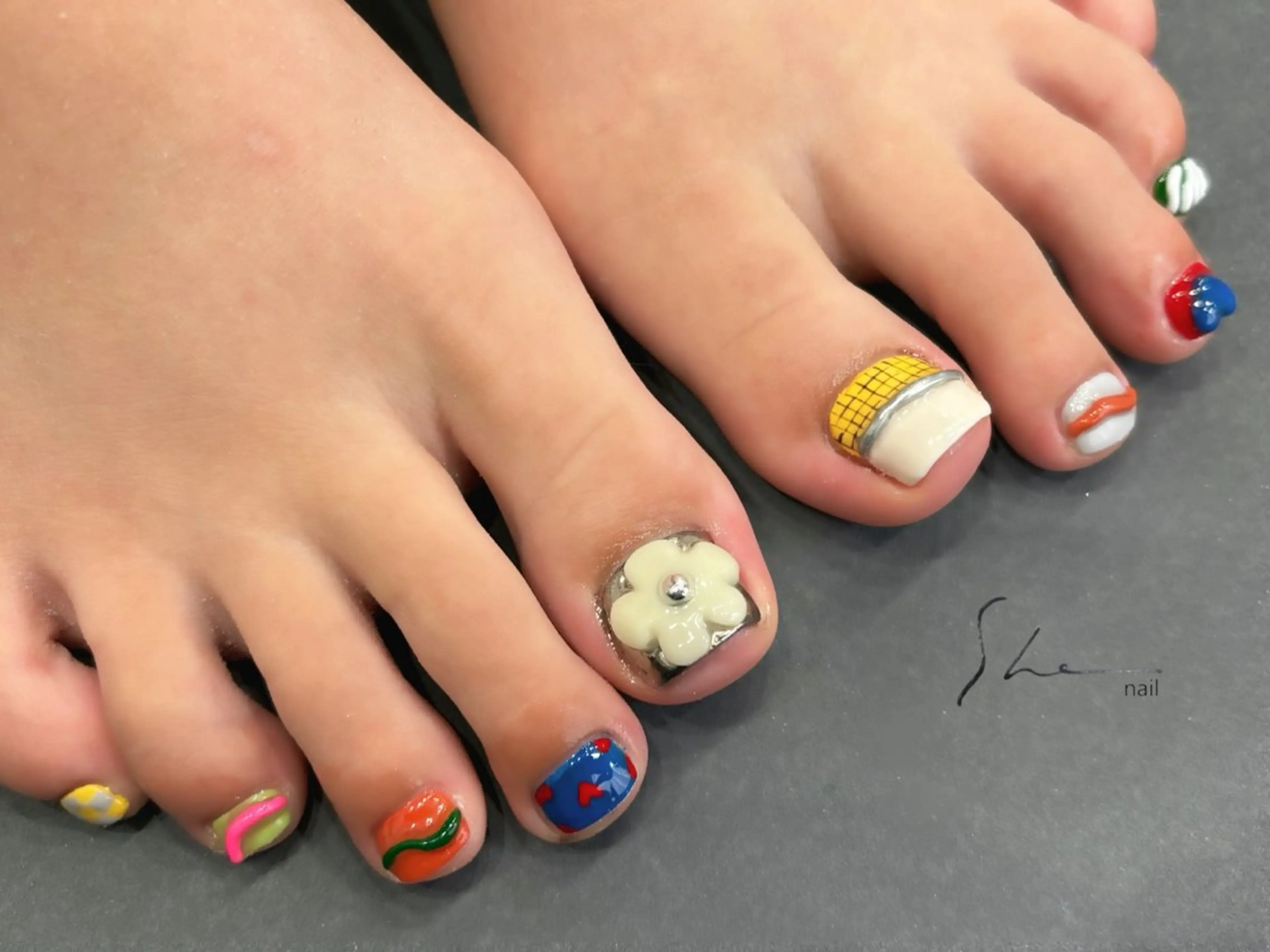 ネイル フットネイル SHE所属・SHE adusaのネイルデザイン