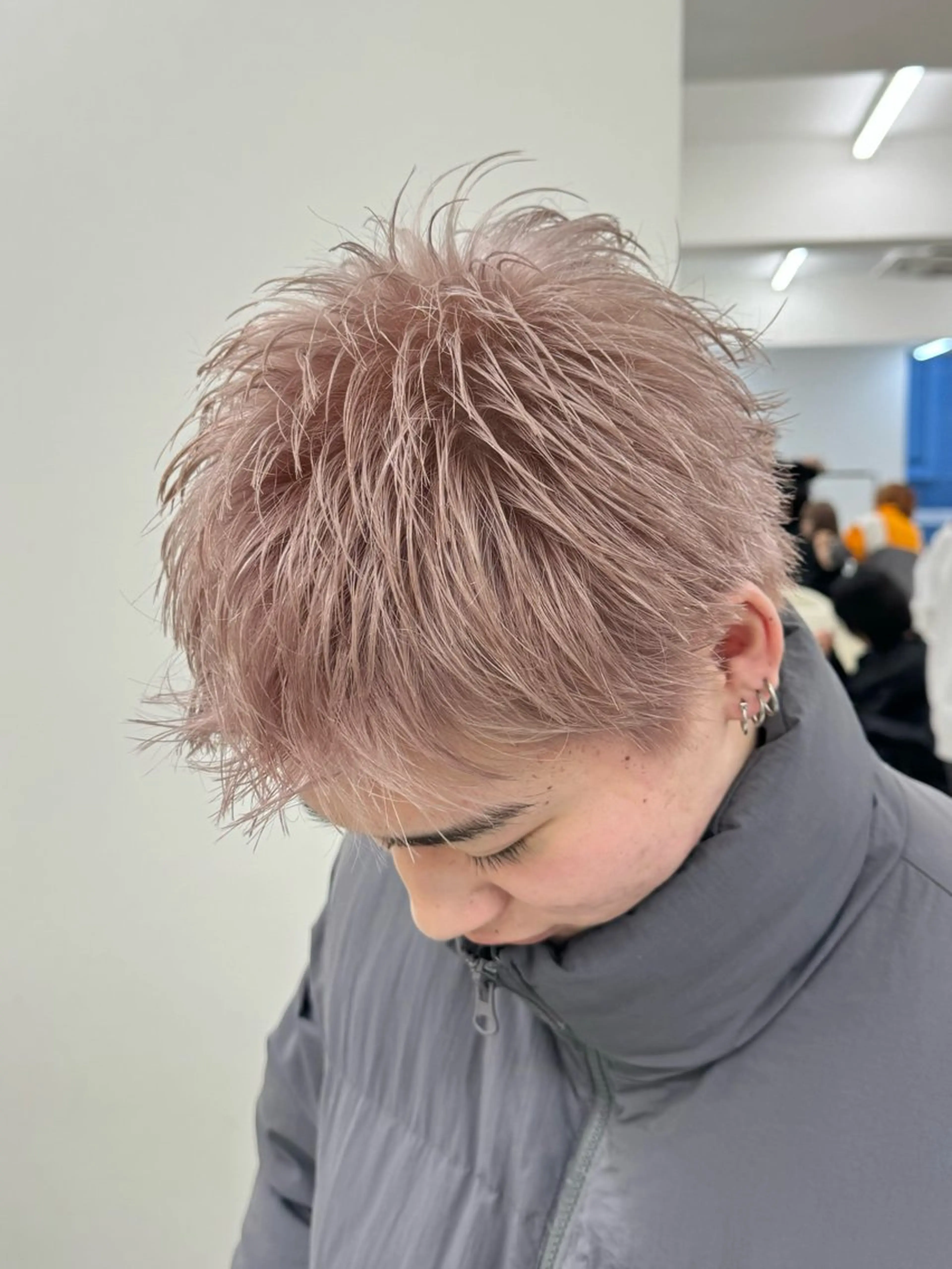 ショート カラー ベージュカラー ブリーチ ダブルカラー ミルクティーベージュ ショートヘア AI TOKYO men's 渋谷所属・カマタ ハルキのヘアスタイル