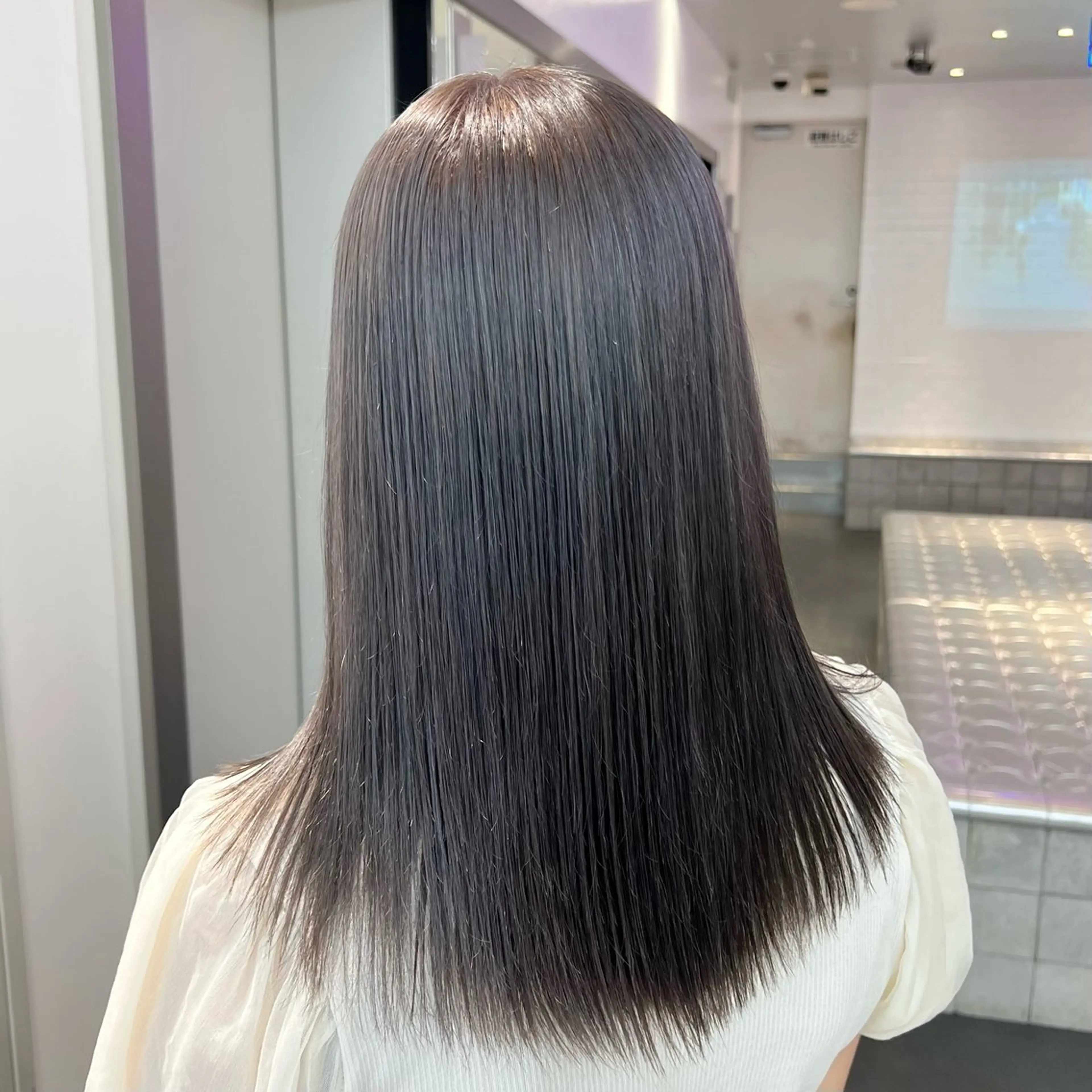 カラー グレージュ ラベンダーカラー ラベンダーグレージュ ラベンダーグレー 🌼動き×透明感🩵 ハイトーン/ナナのヘアスタイル