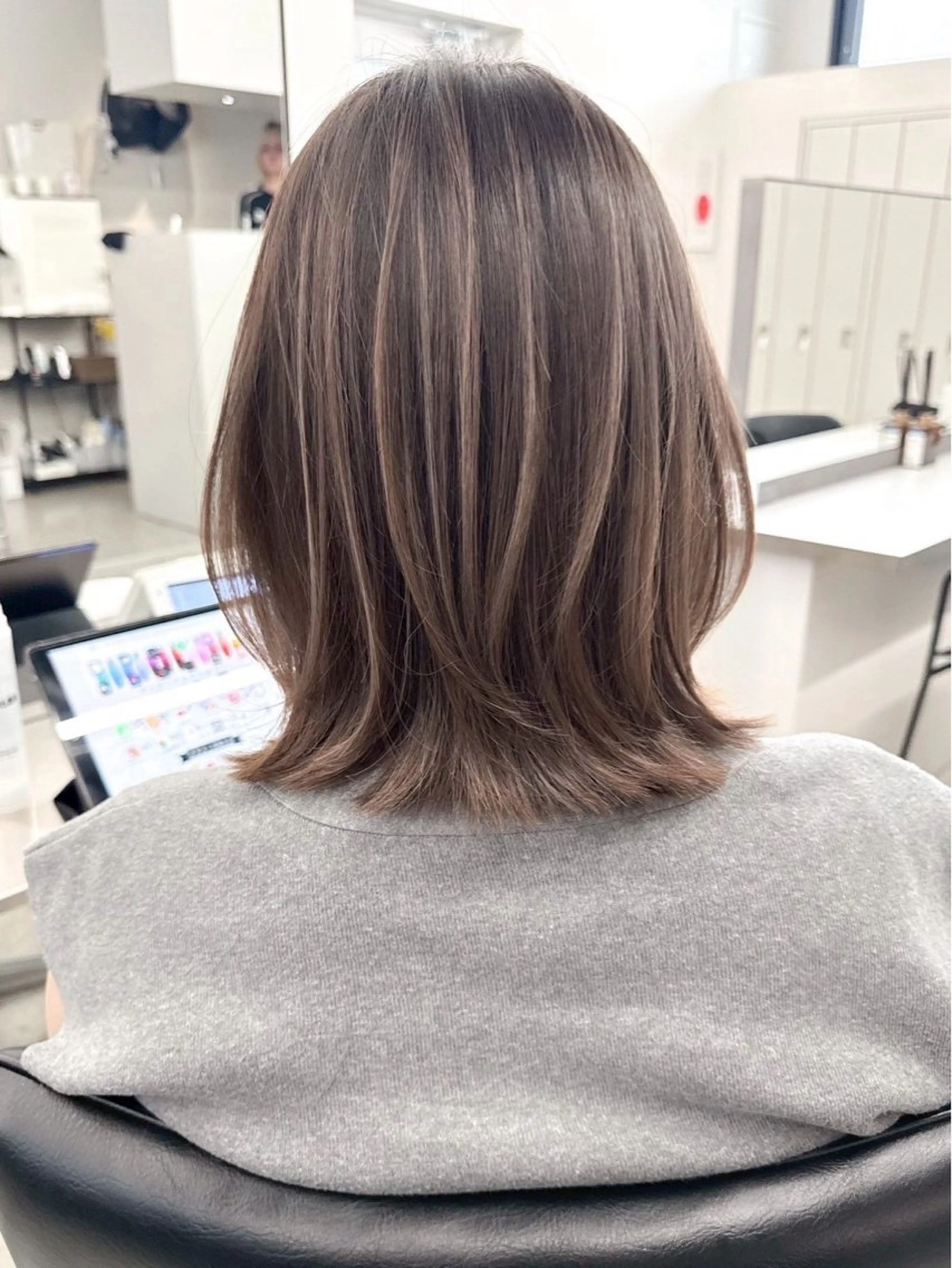 ミディアム カラー ボブレイヤー ハイライトカラー ボブ ハイライト レイヤーカット ヘアカラー 🌈透明感カラー🌈 🌟吉田祐介🌟のヘアスタイル