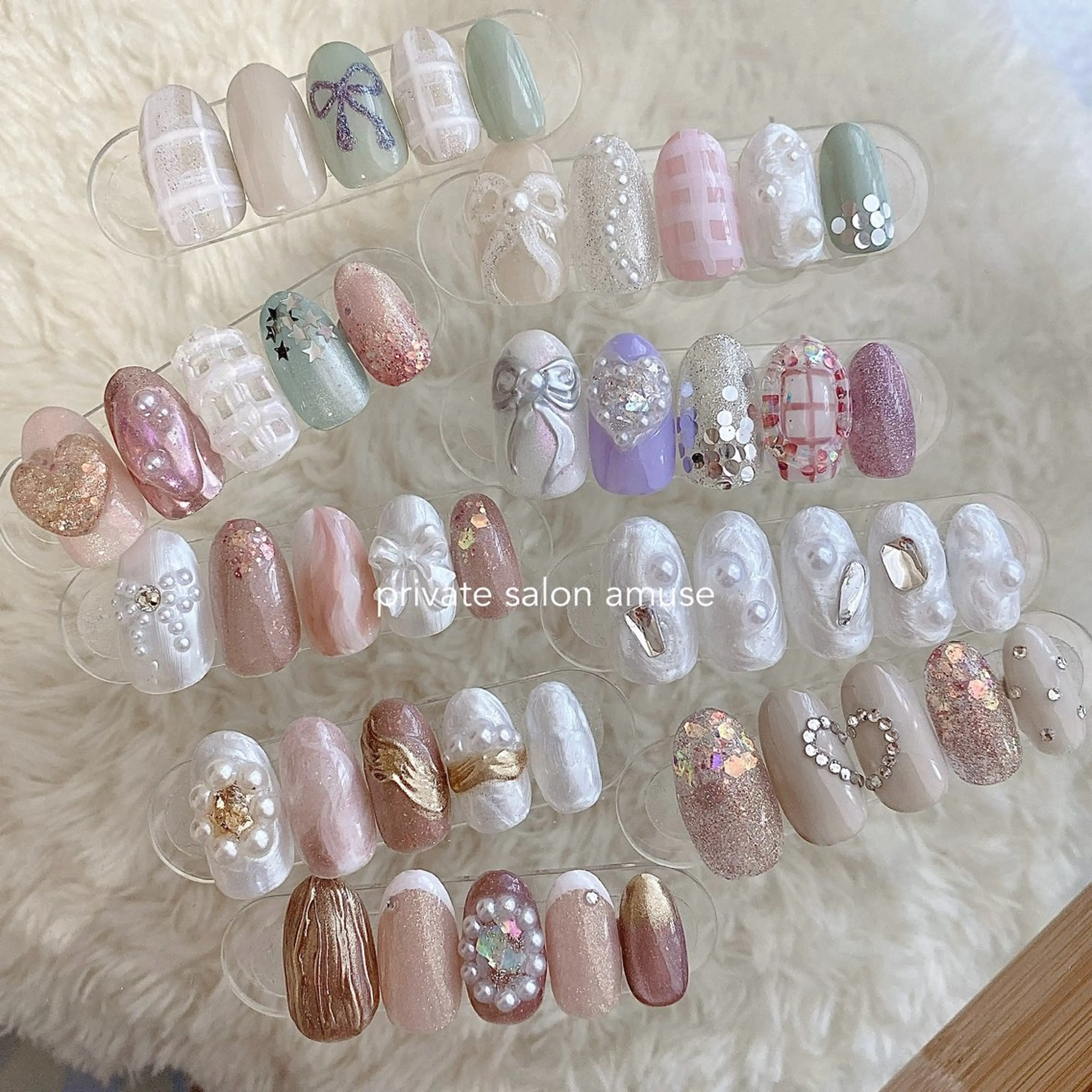 ネイル 韓国ネイル ミラーネイル ぷっくりネイル リボン 春ネイル ハンドネイル amuse 手書きニュアンスのネイルデザイン