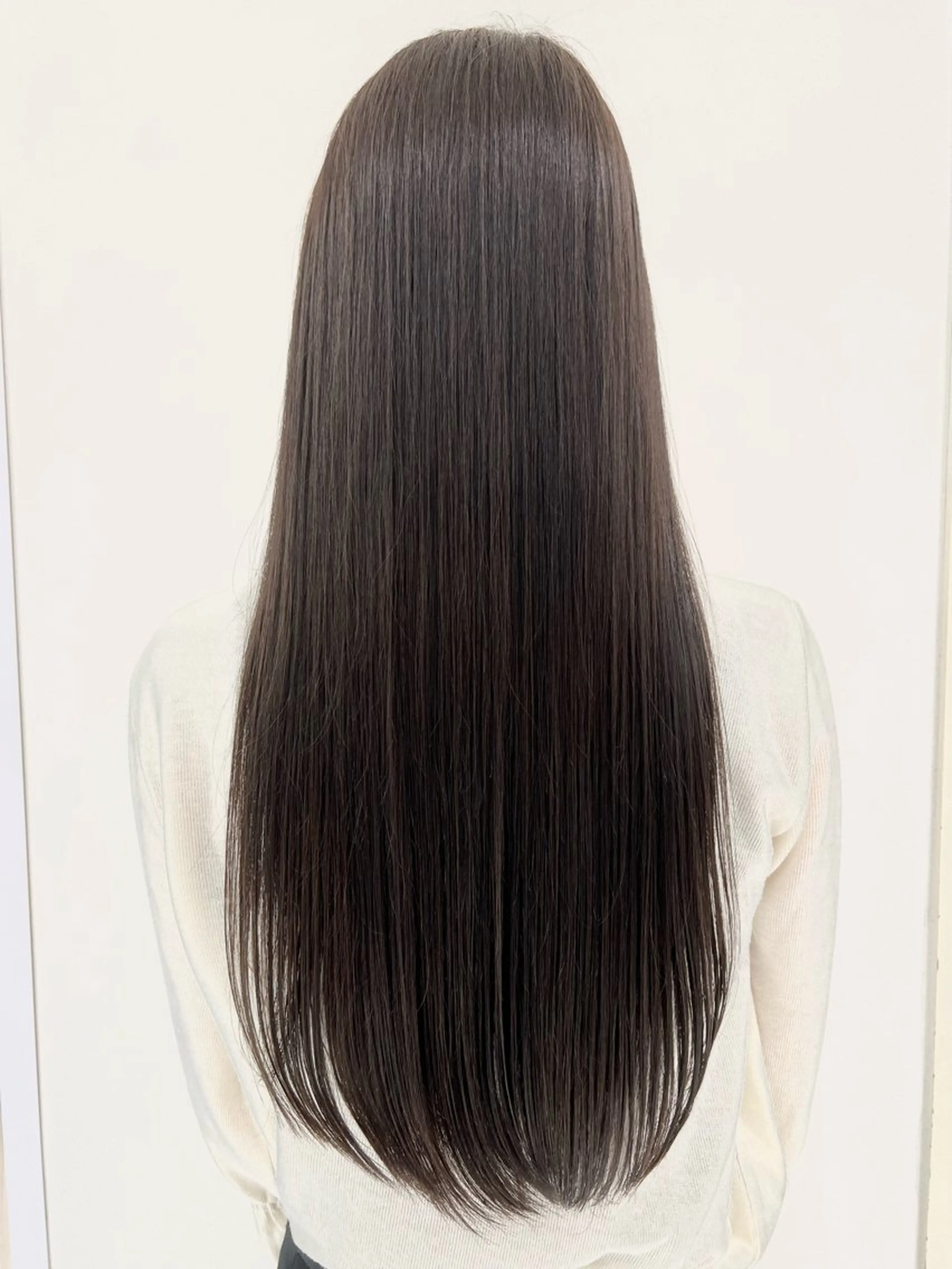 ロング アッシュ アッシュグレー 小林 太樹のヘアスタイル