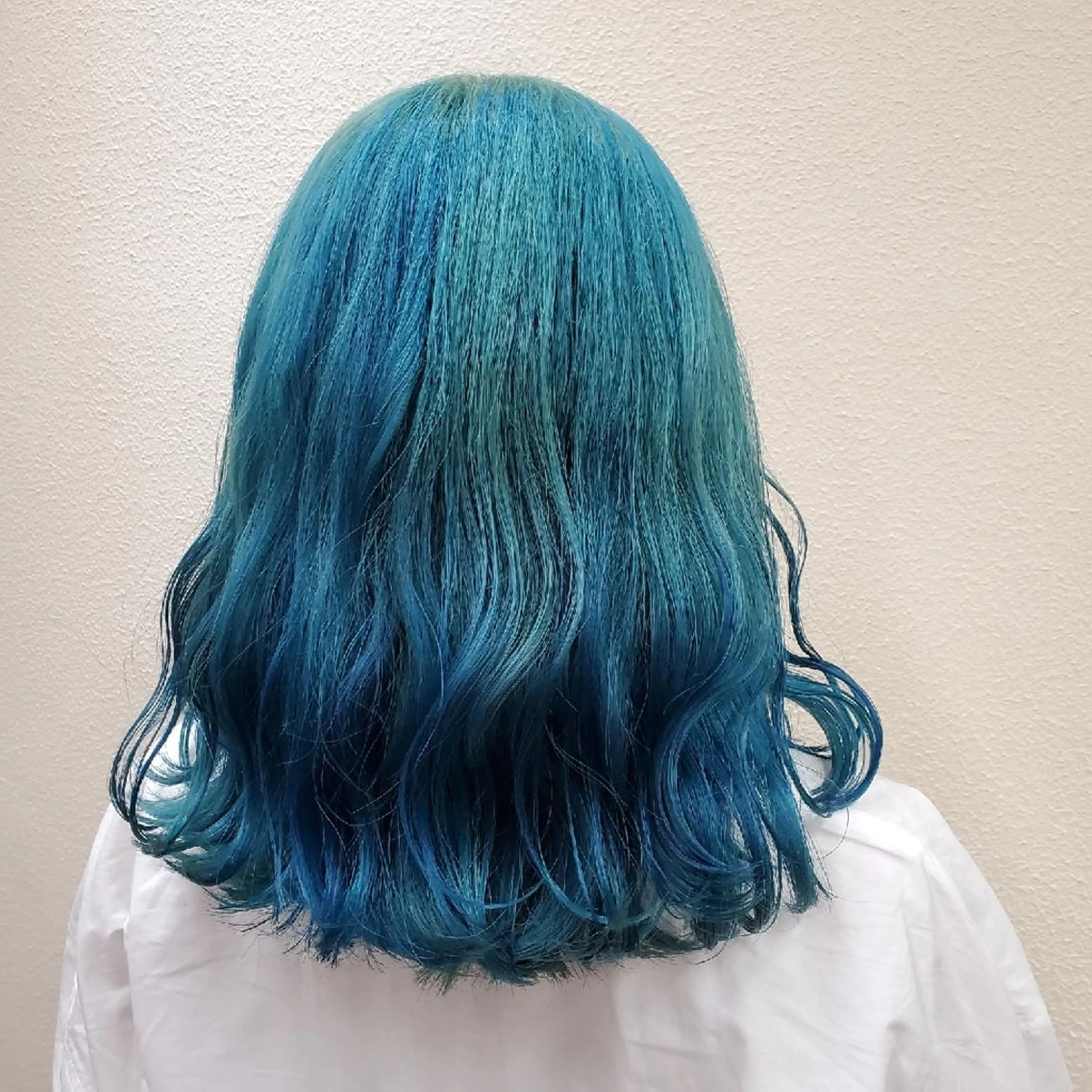 ミディアム カラー ブルーカラー 推しアニメカラー🌈 ツヤ透明感カラー🦄のヘアスタイル