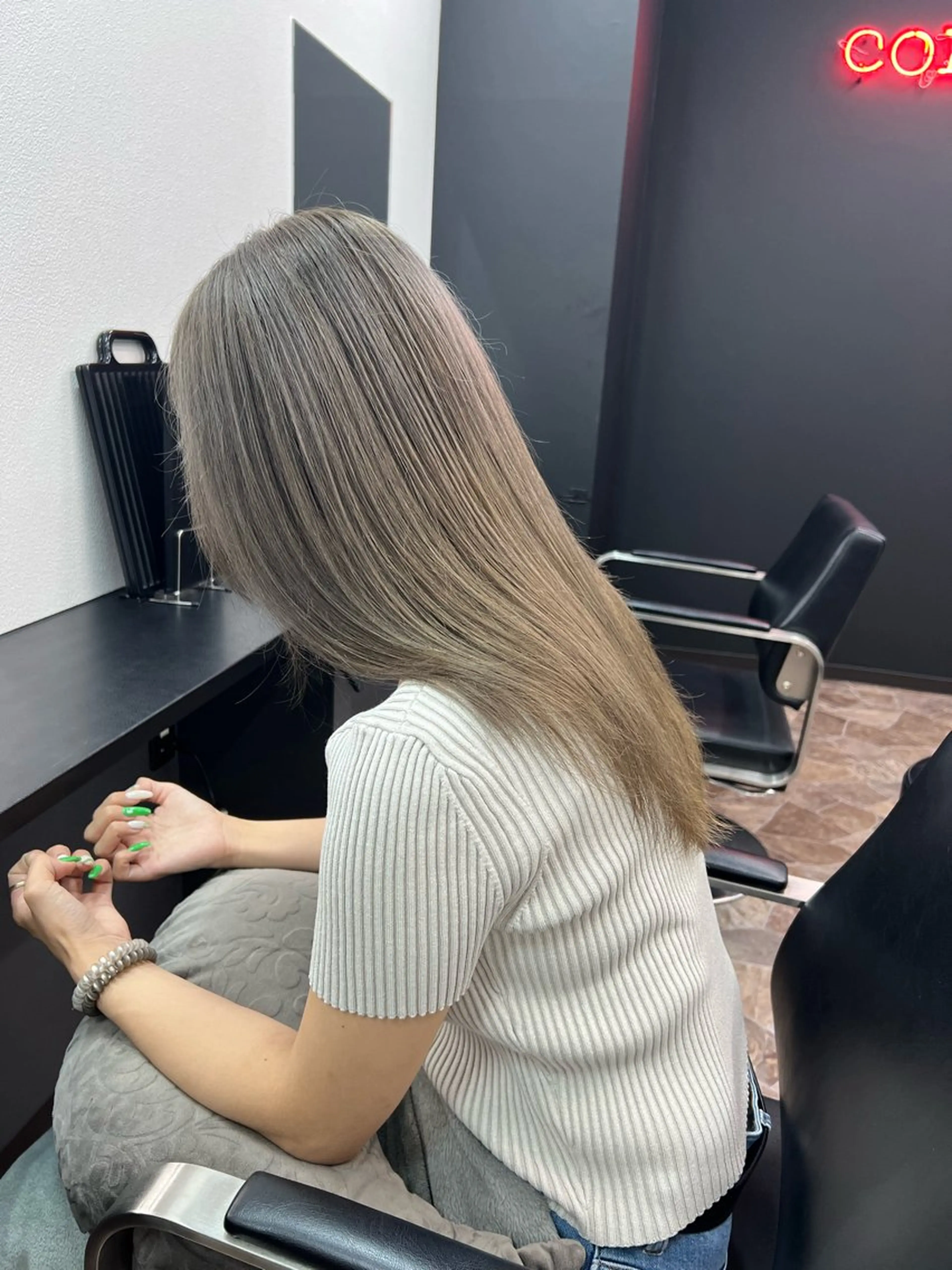 ロング 外国人風カラー レイヤーカット フリーダムマティーニ所属・藤本 翔己のヘアスタイル