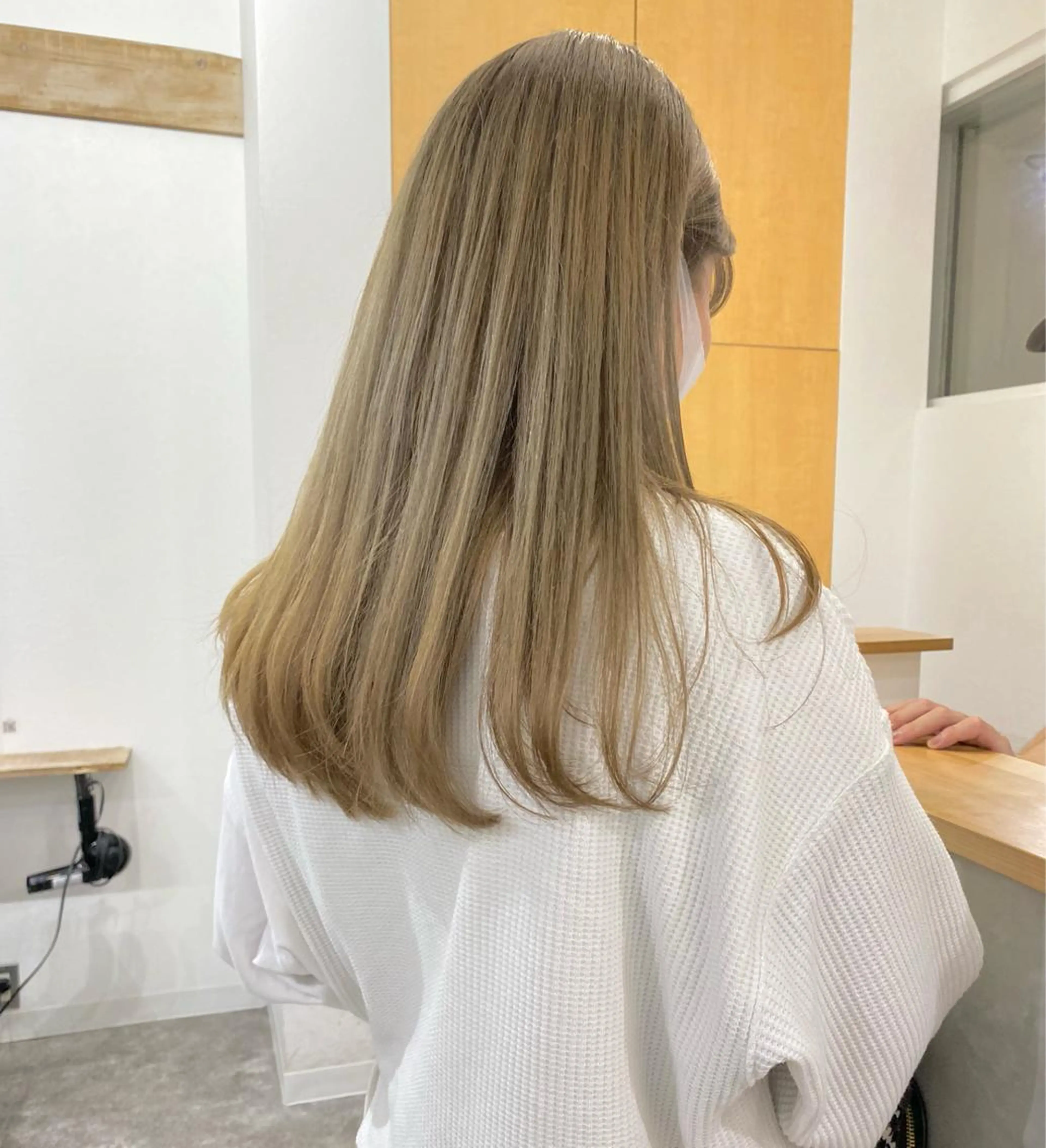 ロング カラー ベージュカラー ハイトーンカラー ハイトーンベージュ カット ヘアカラー トリートメント 森貴裕/ベージュ/ パーマ/オリーブのヘアスタイル