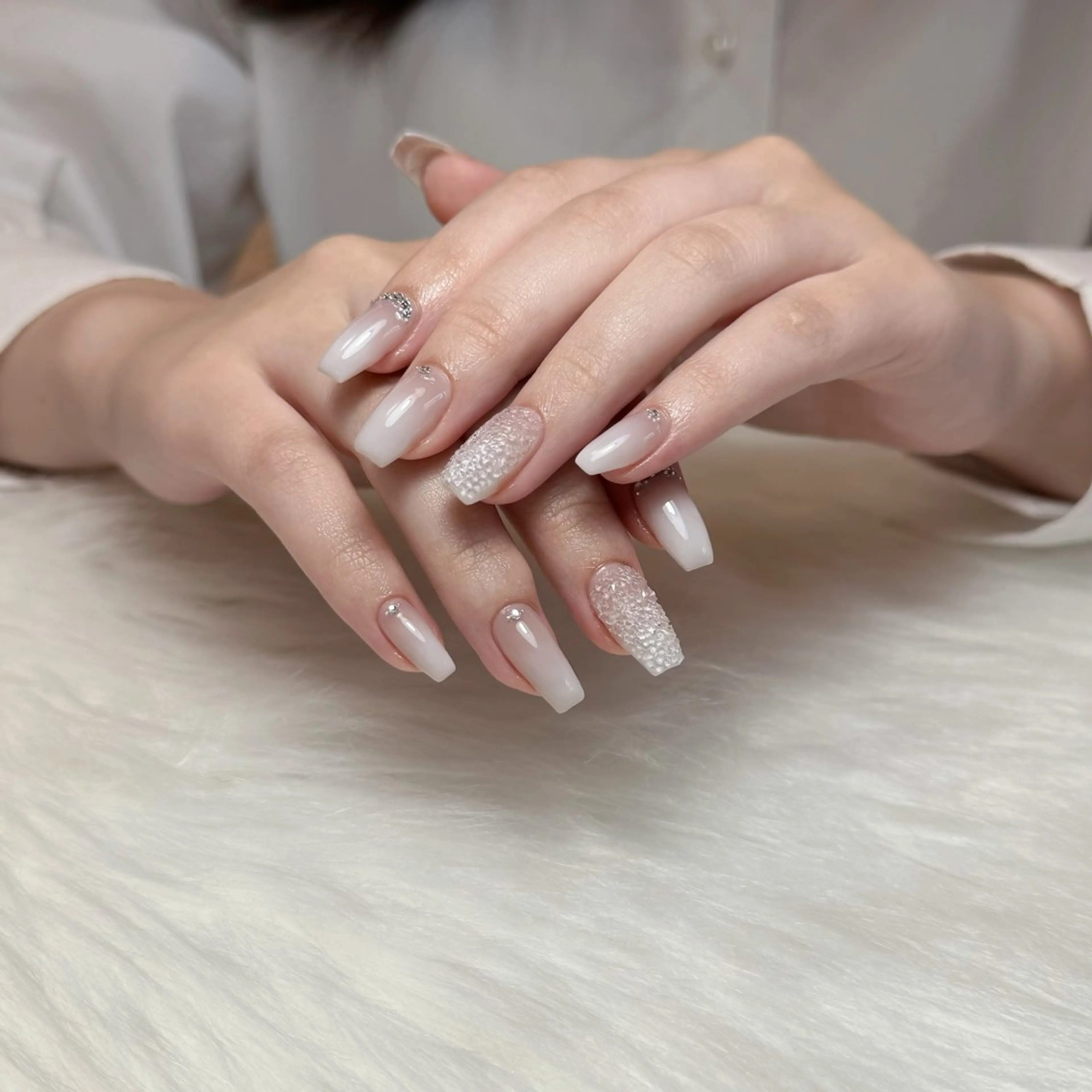 ネイル キラキラネイル ワンホンネイル nailsalon ChuColaのネイルデザイン