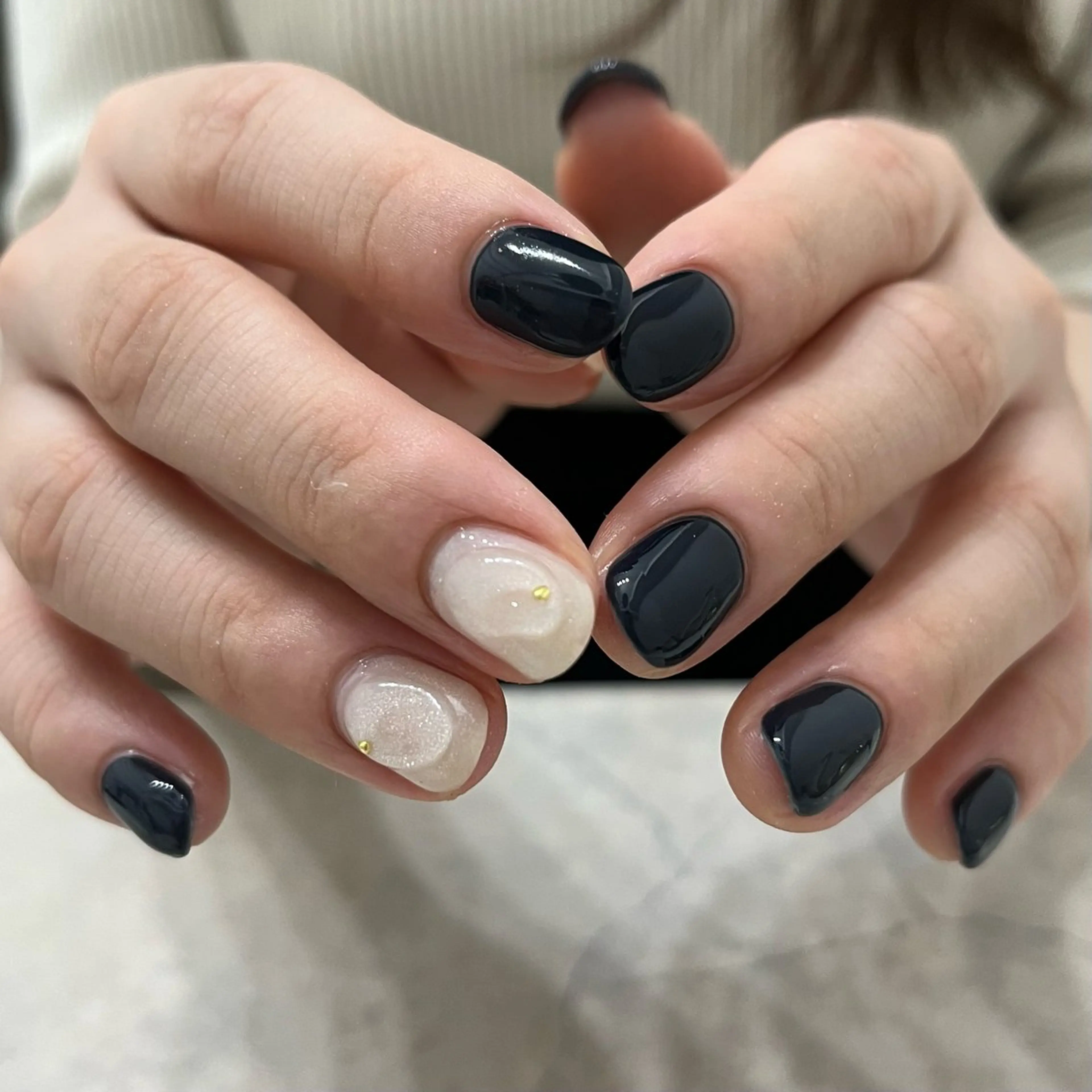 ネイル グリーン ネイビー ハンドネイル nail salon O (en)所属・vegh. nail/阿波座のネイルデザイン