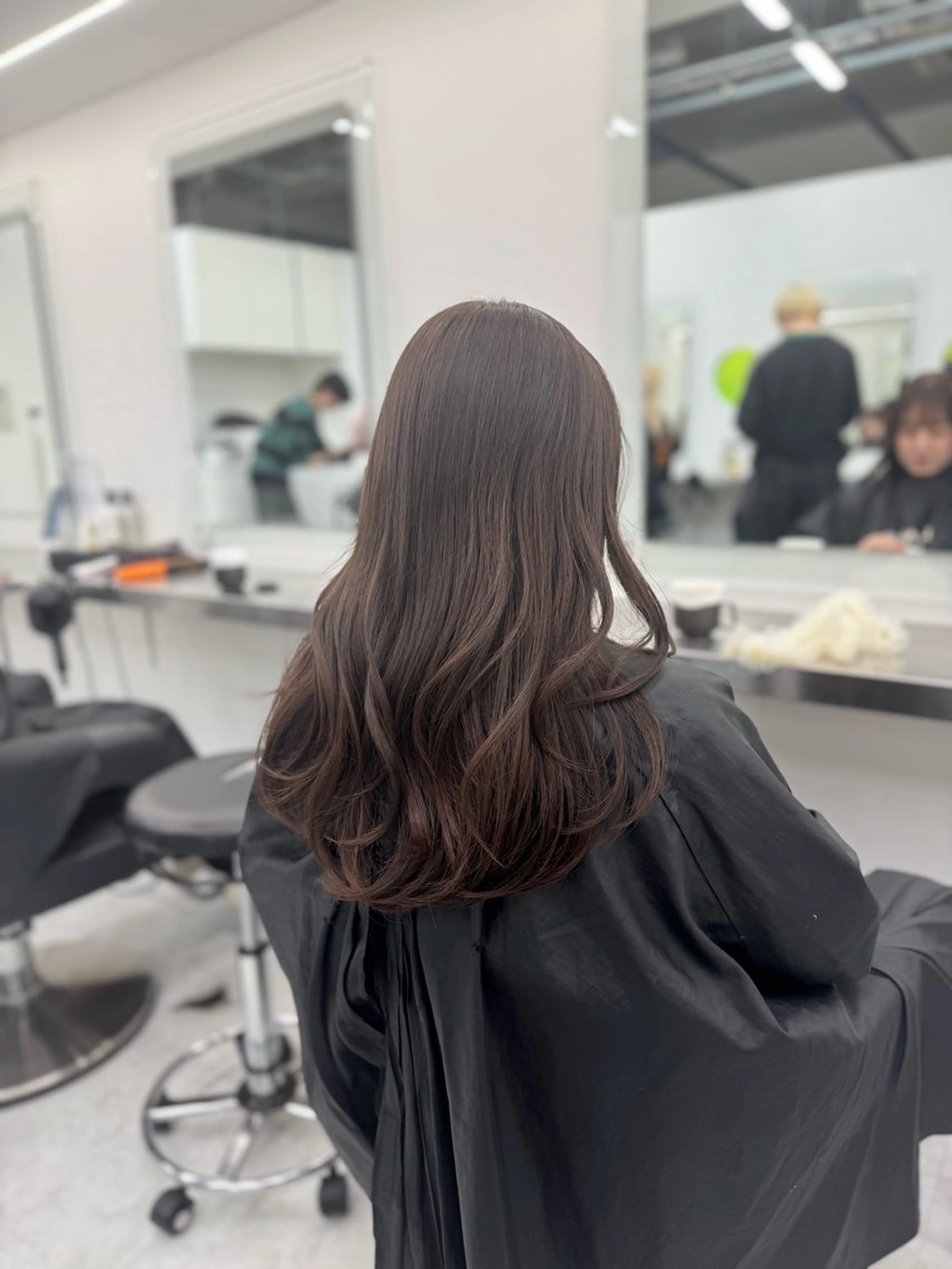 セミロング カラー ヘアカラー ヘッドスパ ヘアセット ブリーチなし🤍透明 感カラー🤍しゅうじのヘアスタイル