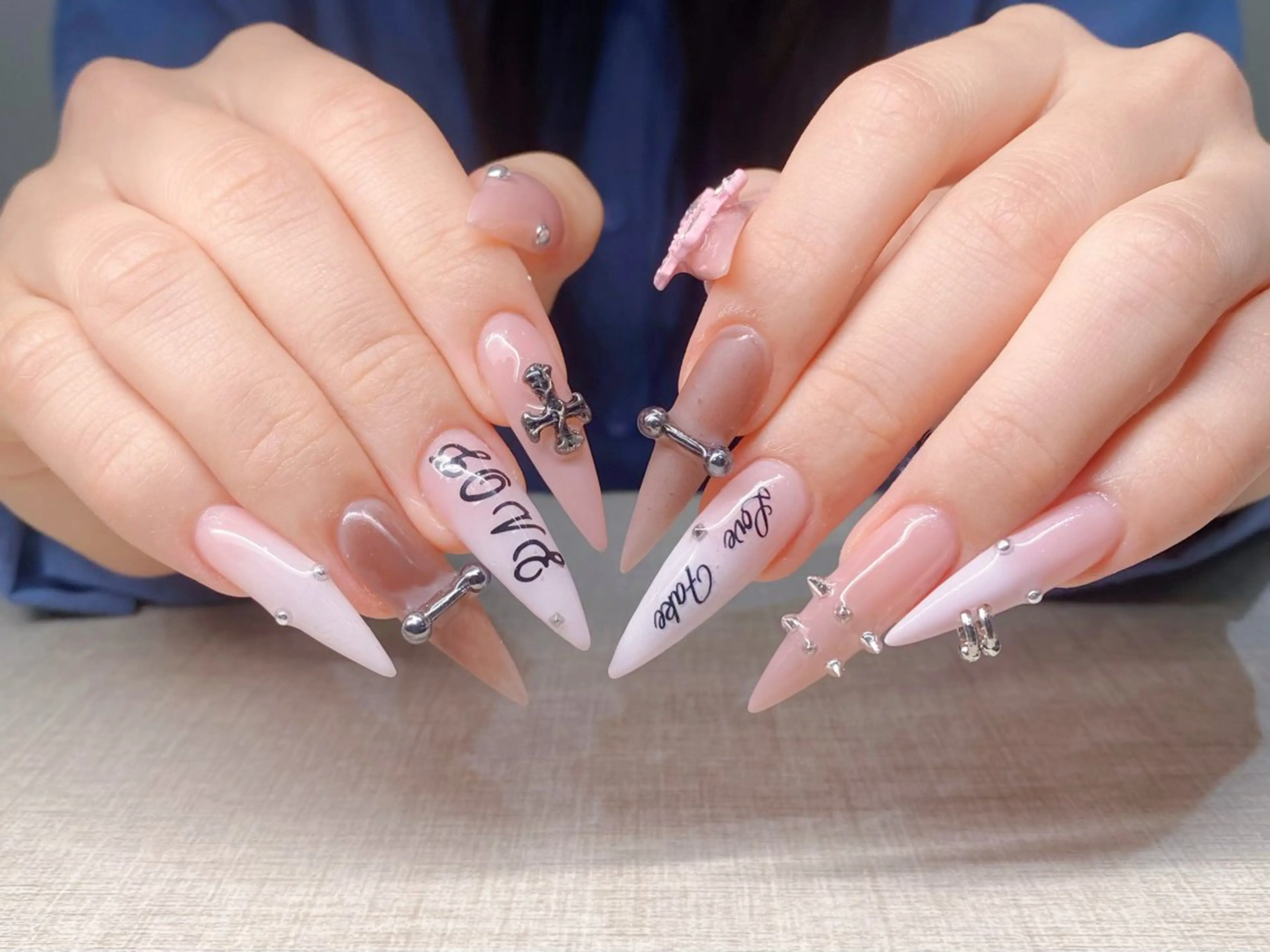 ネイル オーロラネイル ブルー チークネイル フットネイル フレンチネイル ハンドネイル Momo チップ長さ出し専門店のネイルデザイン