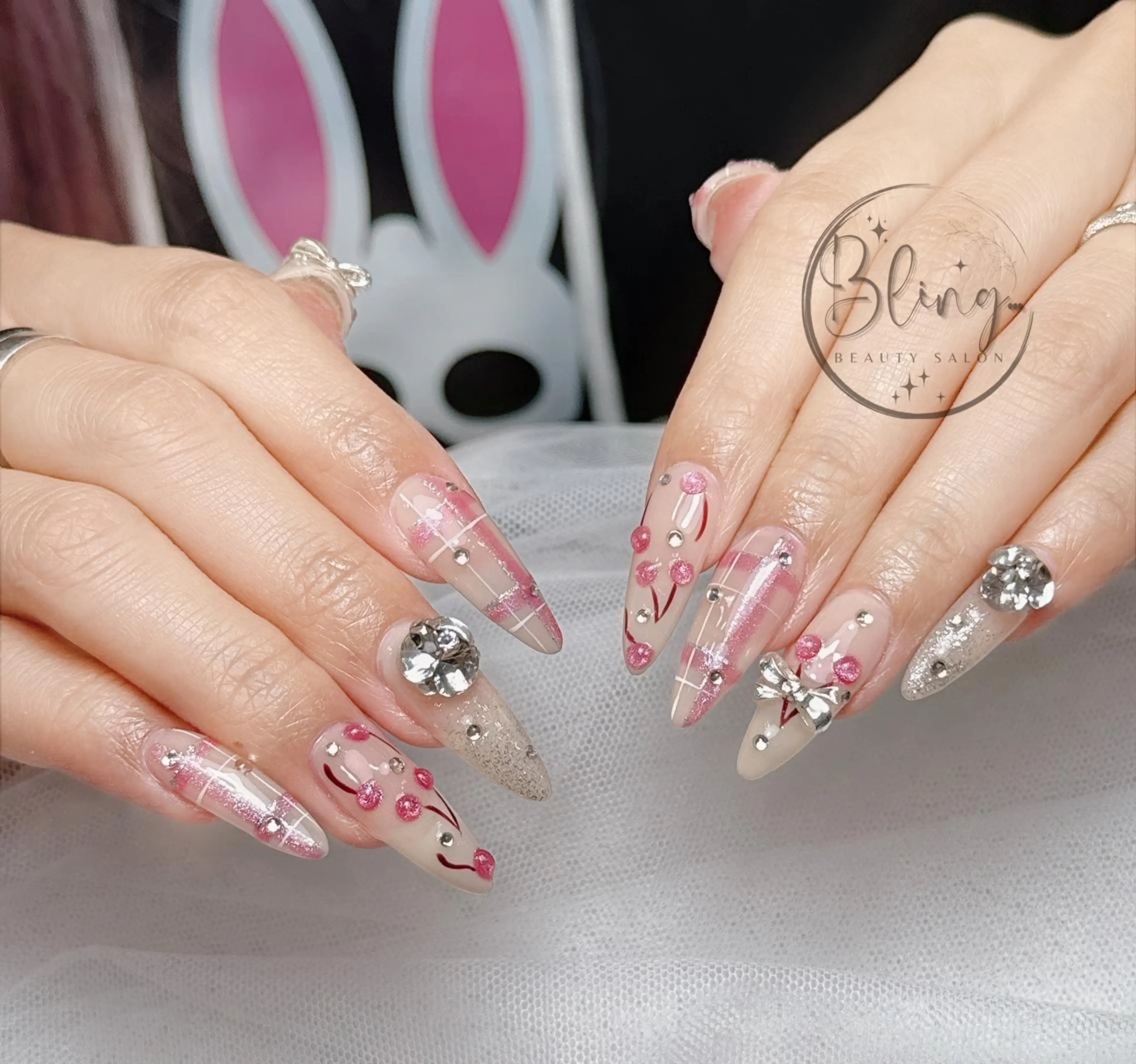 ロング カラー ベージュカラー グラデーションカラー ピンクカラー 韓国風ヘア ハンドネイル Bling Salonのネイルデザイン