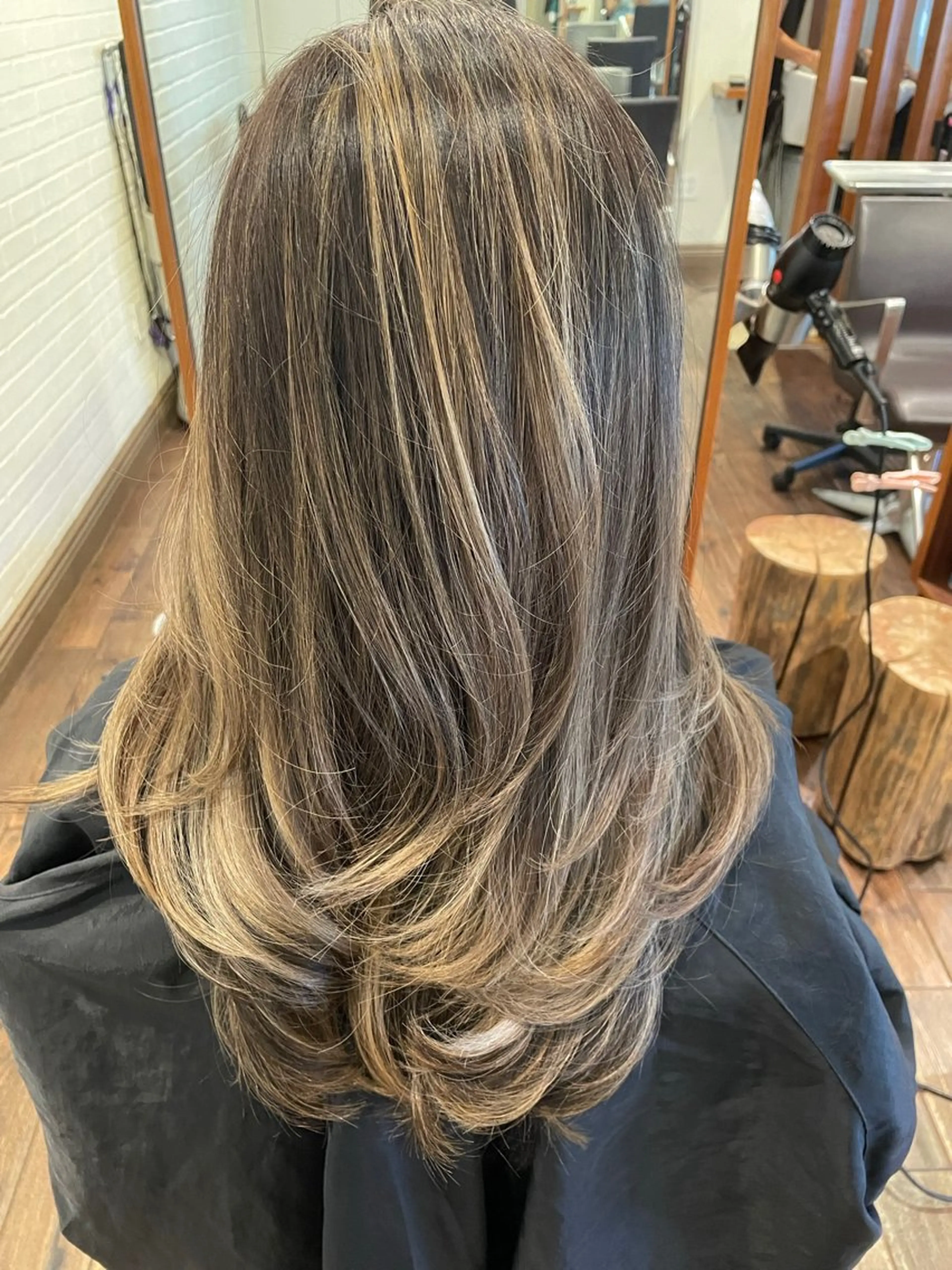 ロング AFLOAT SAYURIのヘアスタイル