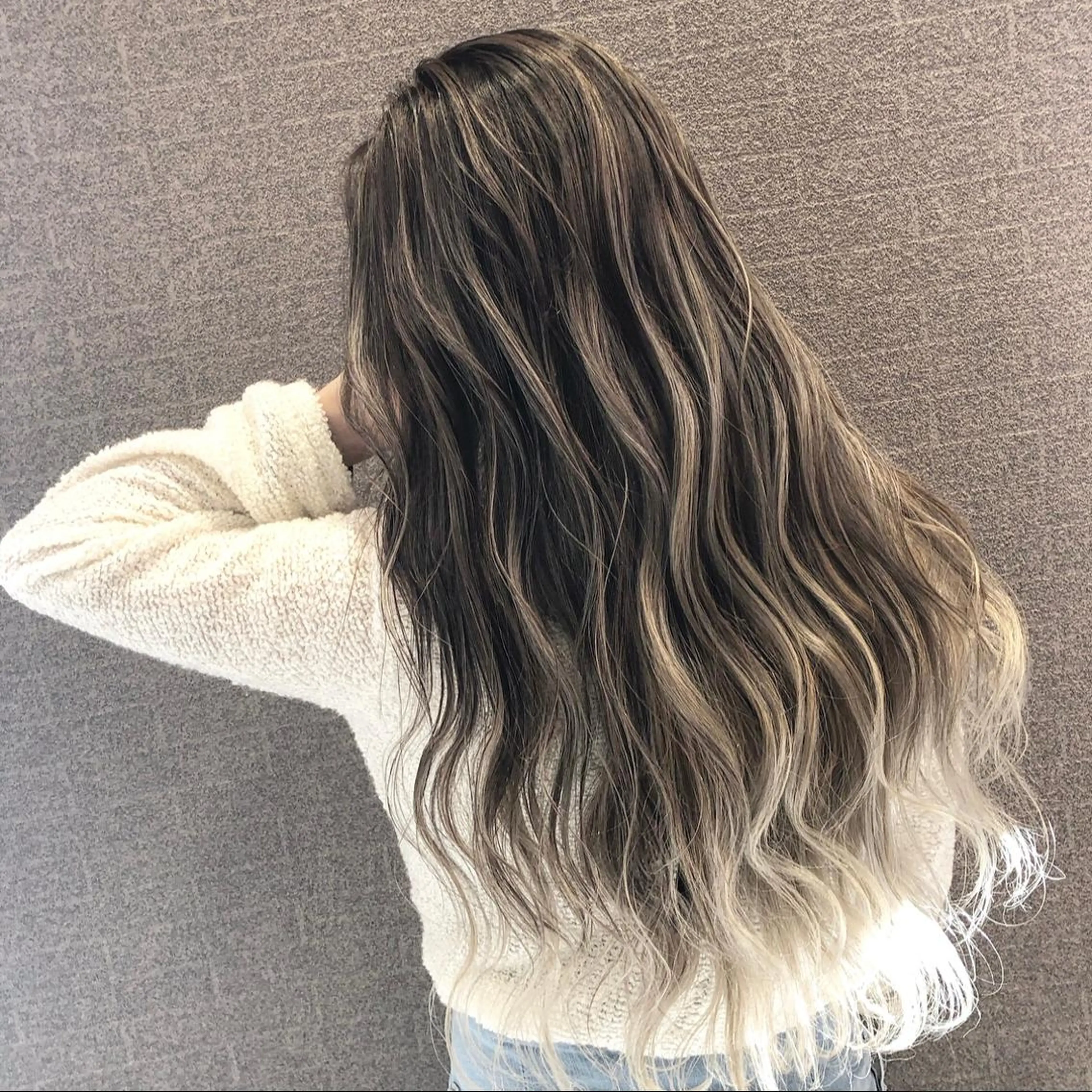 ロング カラー ヘアアレンジ シールエクステ バレイヤージュ デザインカラー ハイライトカラー エクステ アンドウ ユウ/ レイヤーカット/韓国のヘアスタイル