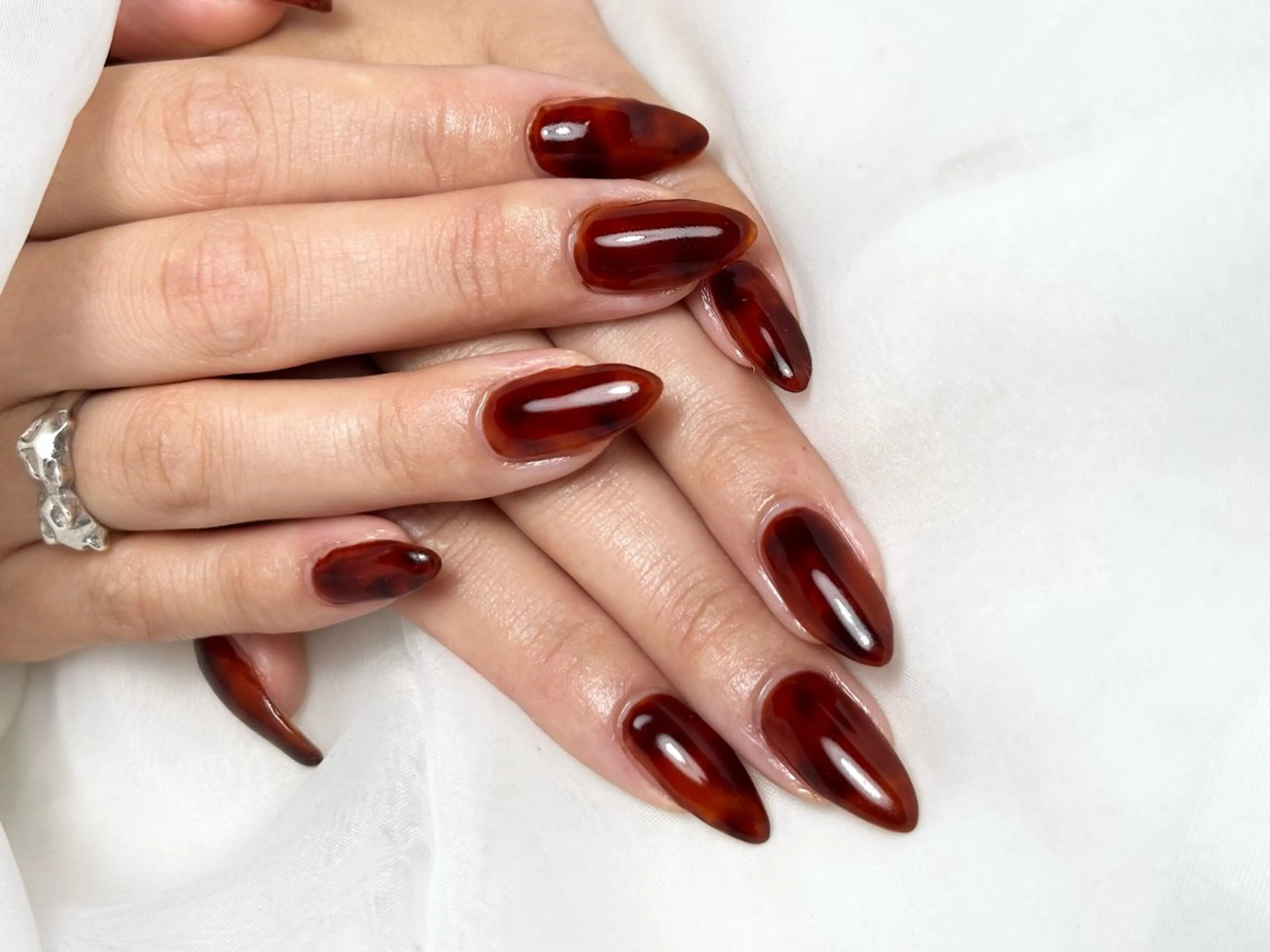 ネイル べっ甲ネイル ハンドネイル MIKA ♡のネイルデザイン