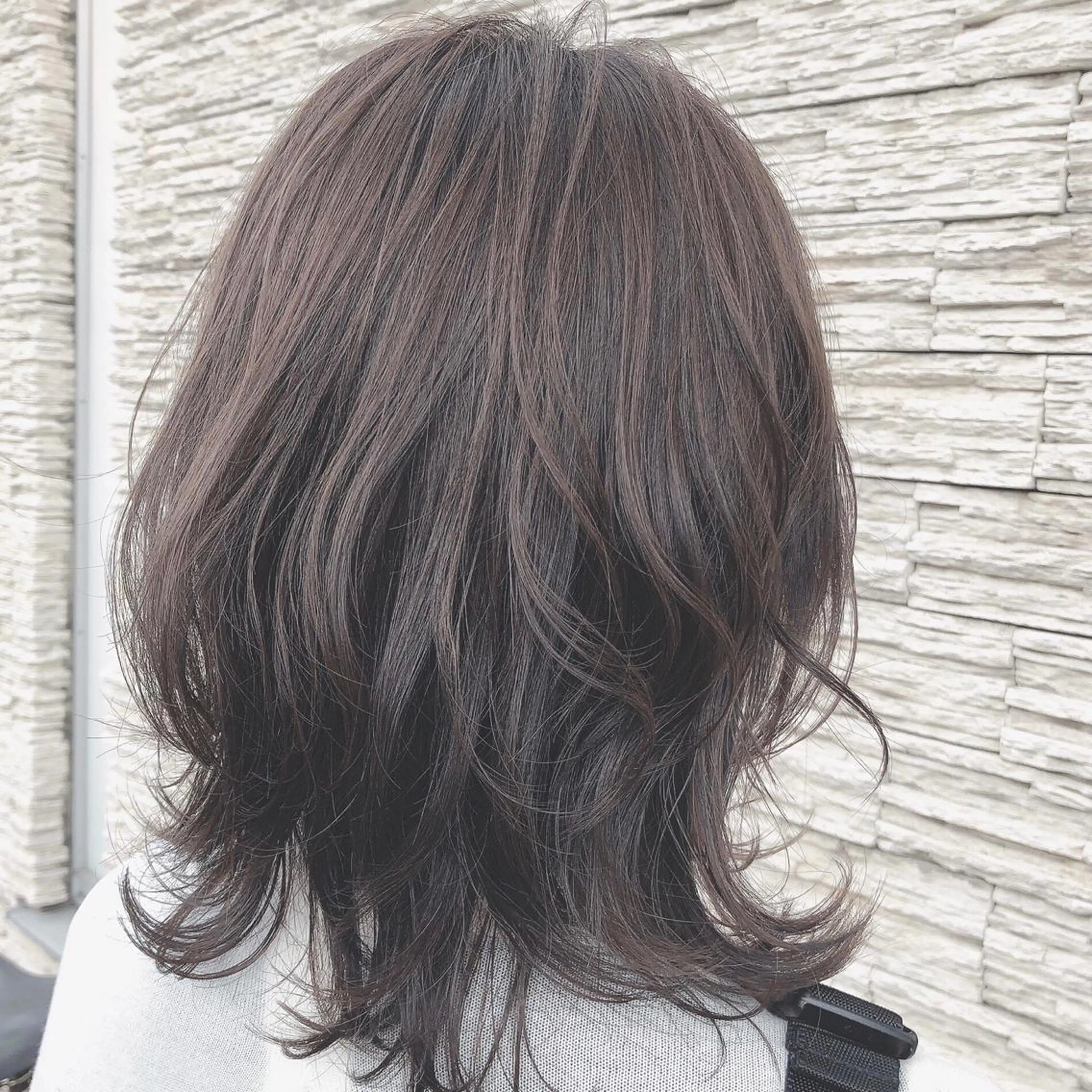 カラー 三品 早妃のヘアスタイル