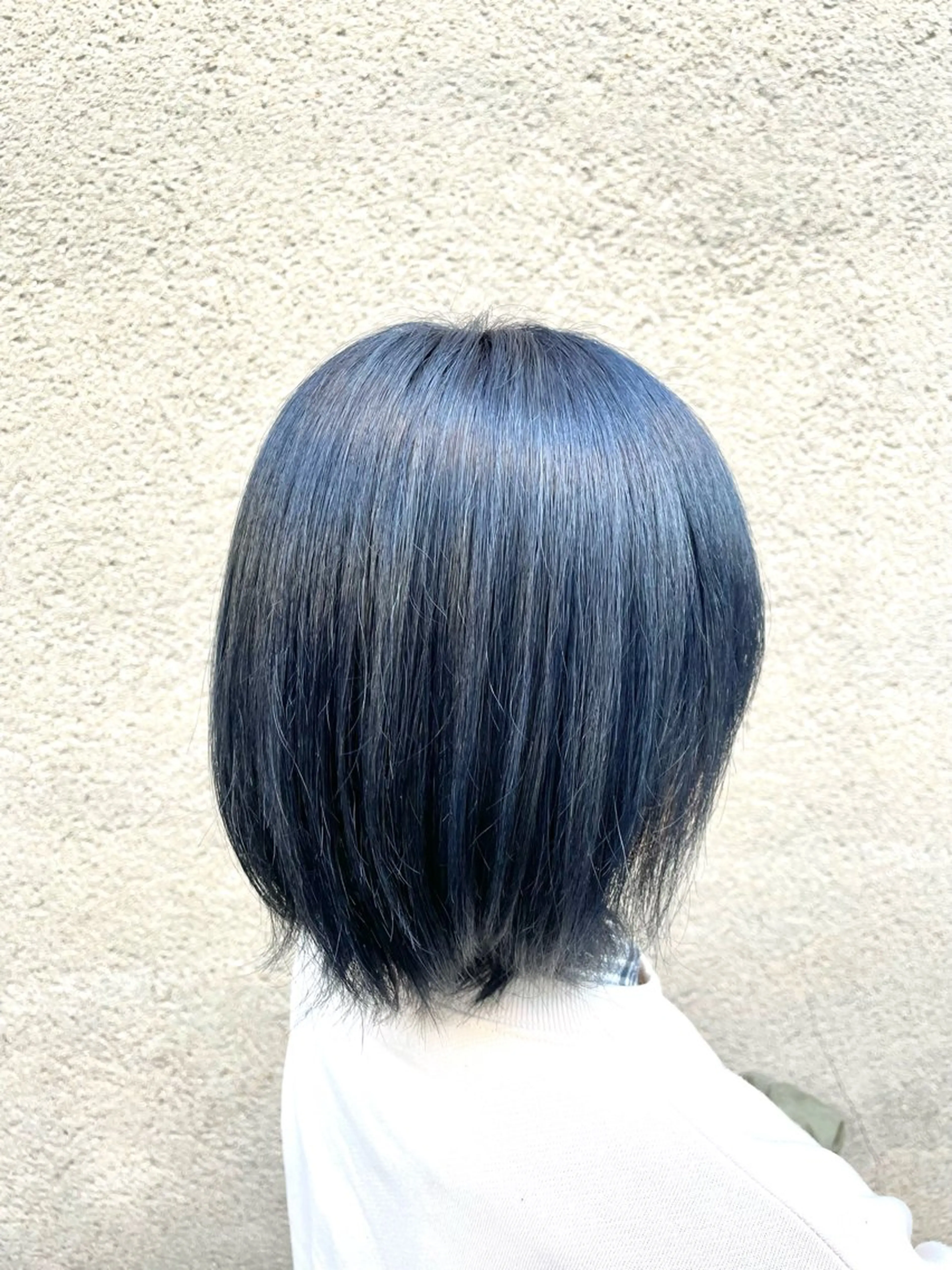 ショート カラー ブリーチ ブルーカラー 慎太朗/パーマ/ボブ /センターパートのヘアスタイル