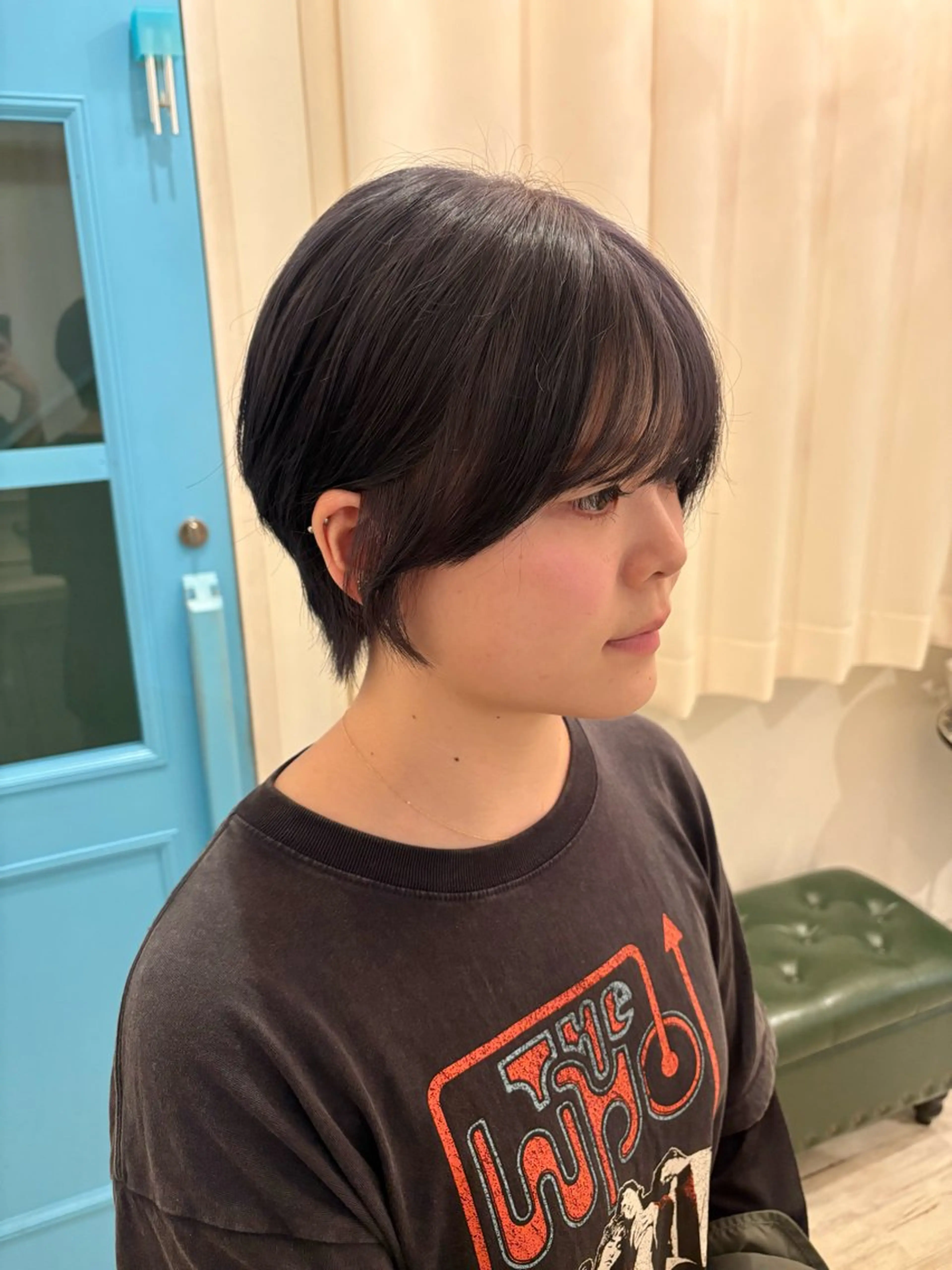 ショート カラー ブリーチ ブルーカラー ネイビーカラー カット ヘアカラー 透明感/韓国風 HIRARIのヘアスタイル