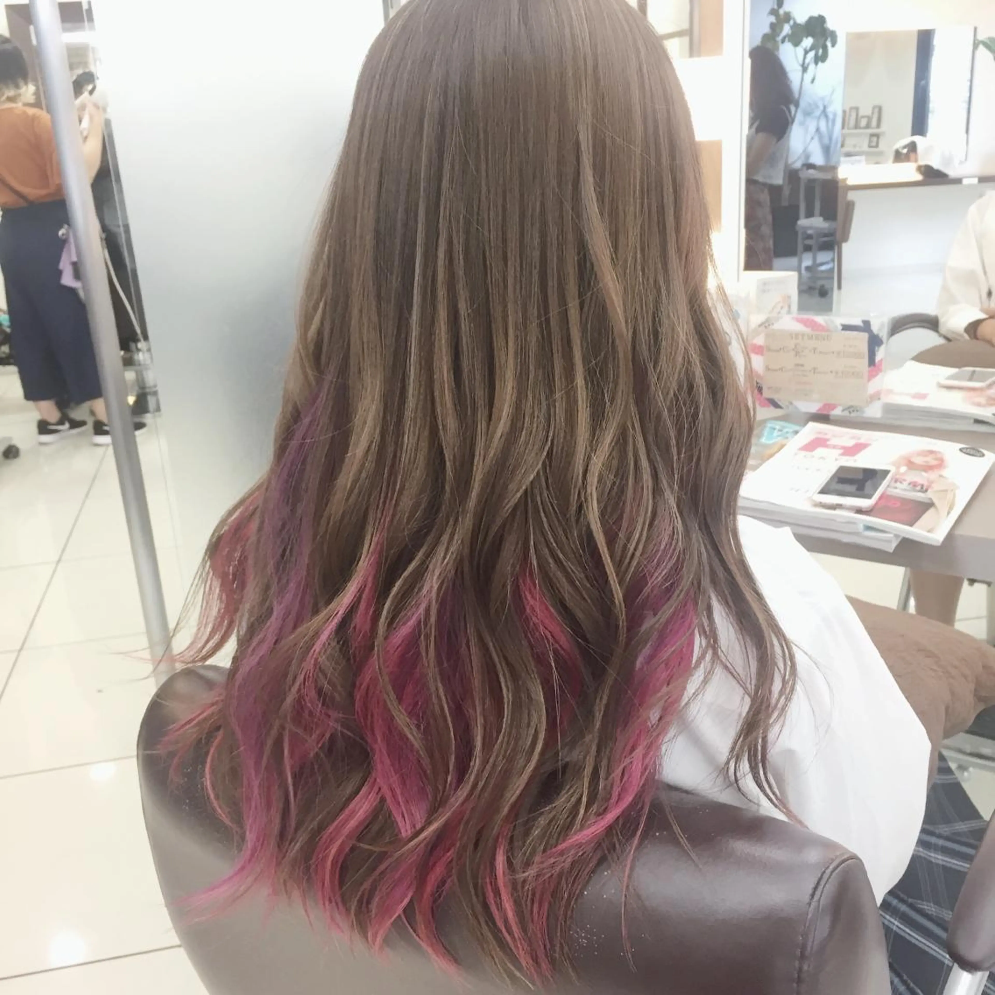 ロング カラー 透明感カラー ハイライトカラー インナーカラー ラベンダーカラー ピンクカラー oggi +KENJE所属・大平 美沙のヘアスタイル