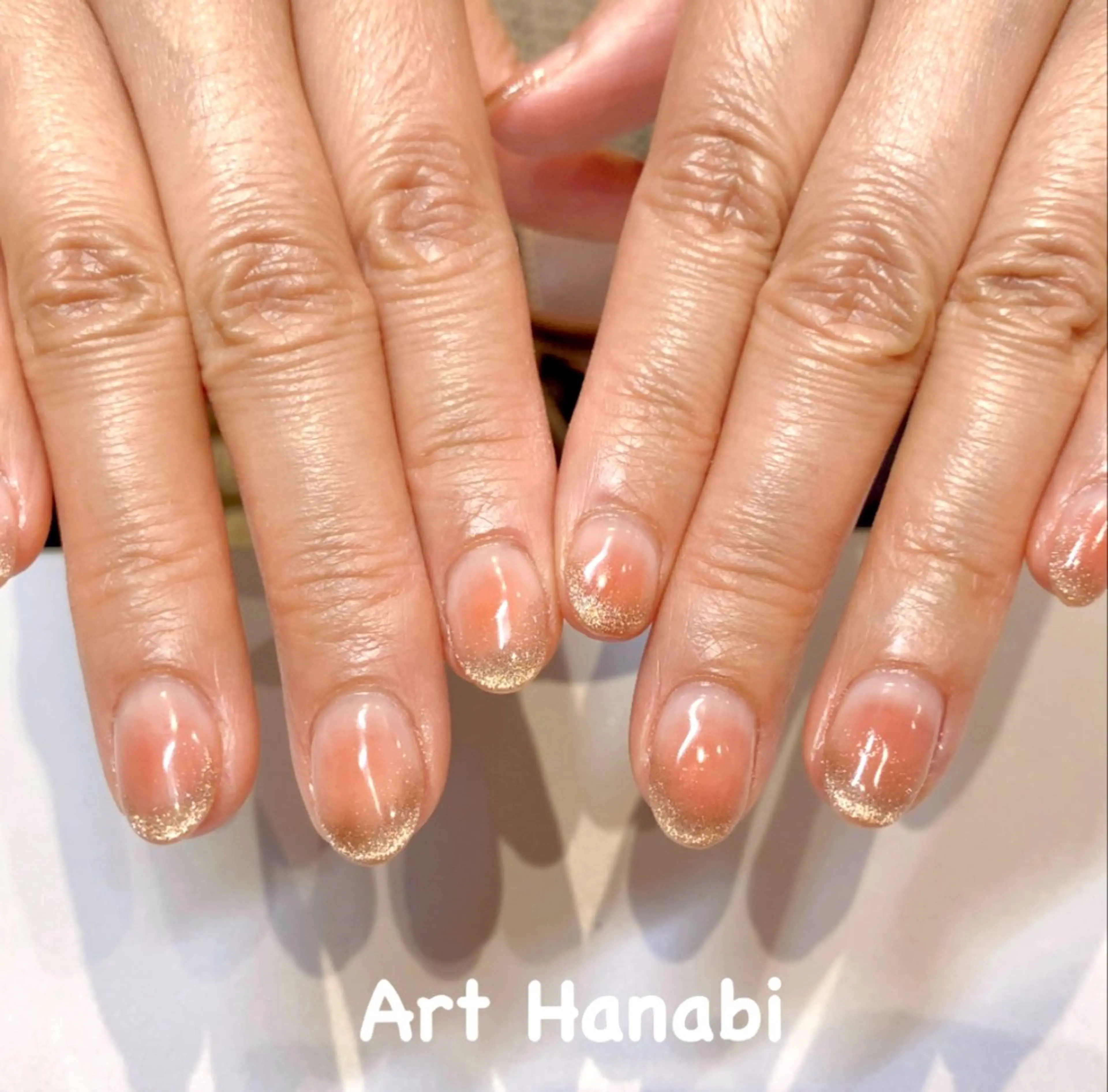 ネイル チークネイル フレンチネイル ゴールド グラデーション マグネットネイル ハンドネイル ハンドケア Art Hanabi所属・Art Hanabi ミリのネイルデザイン