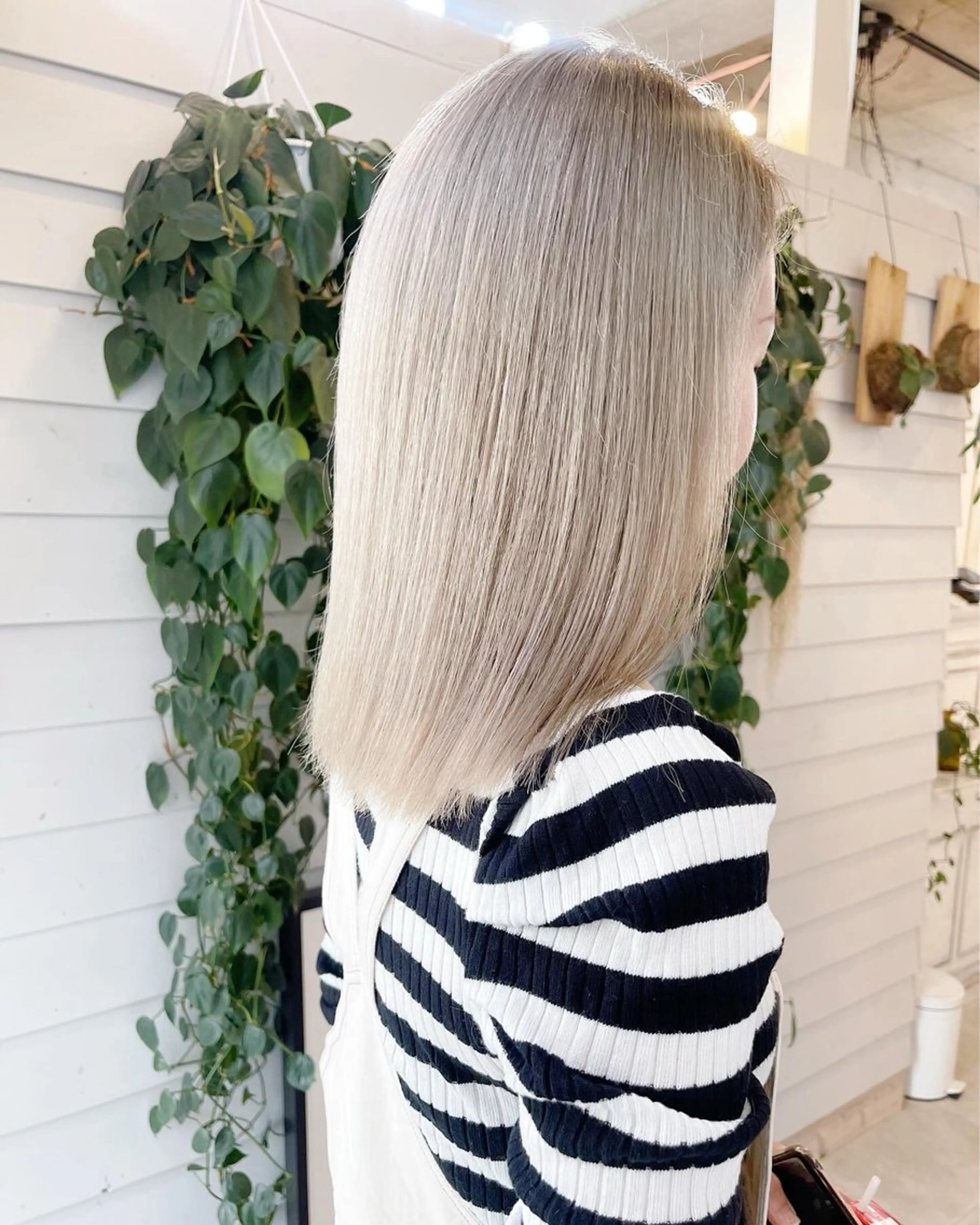 ミディアム カラー ベージュカラー ホワイトベージュ ヘアカラー トリートメント AiM 大名　似合わせカットのヘアスタイル