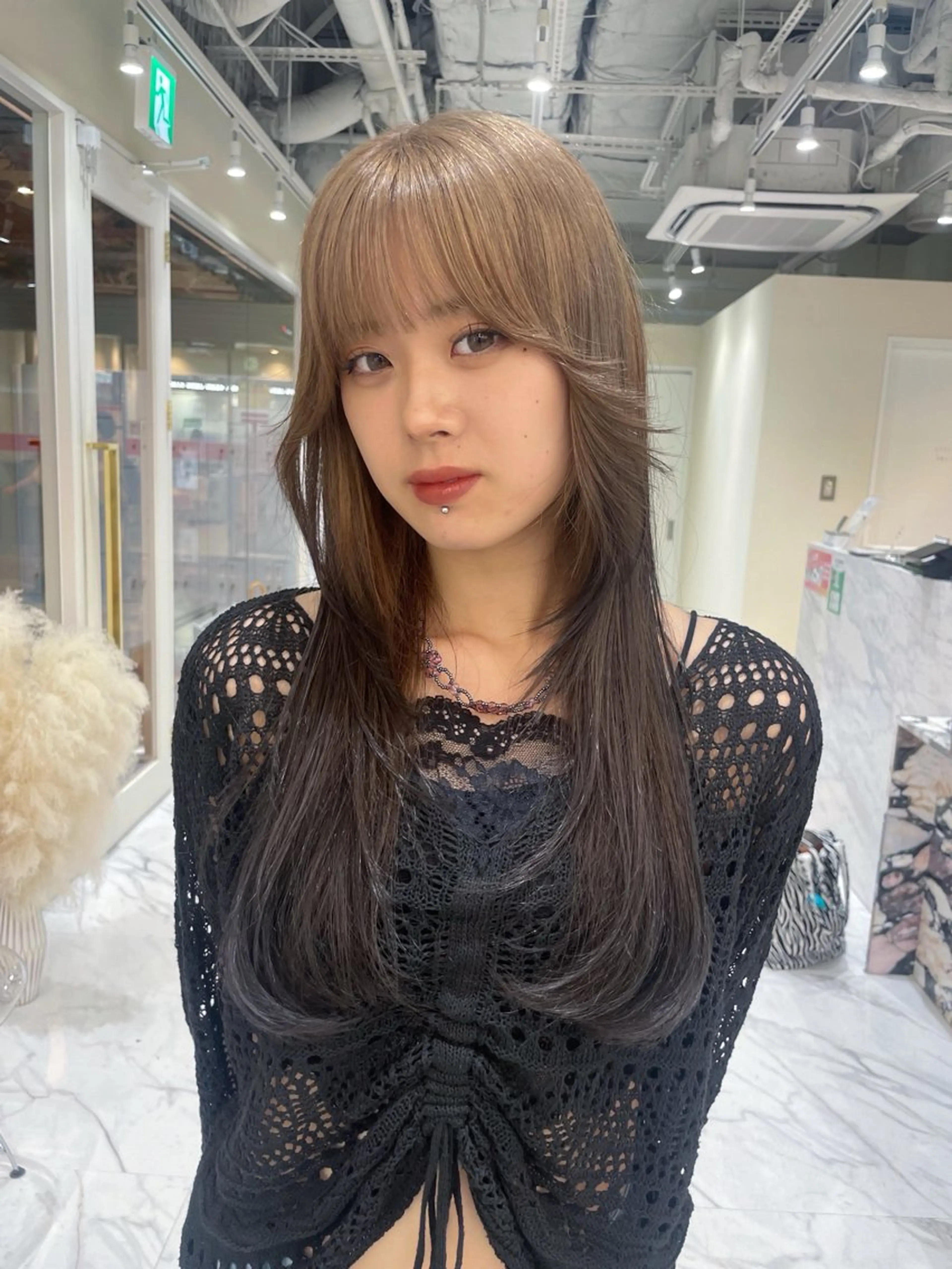 ロング カラー アッシュ ベージュカラー ブリーチ 透明感カラー ダブルカラー カット ヘアカラー レイヤー /髪質改善/ariのヘアスタイル