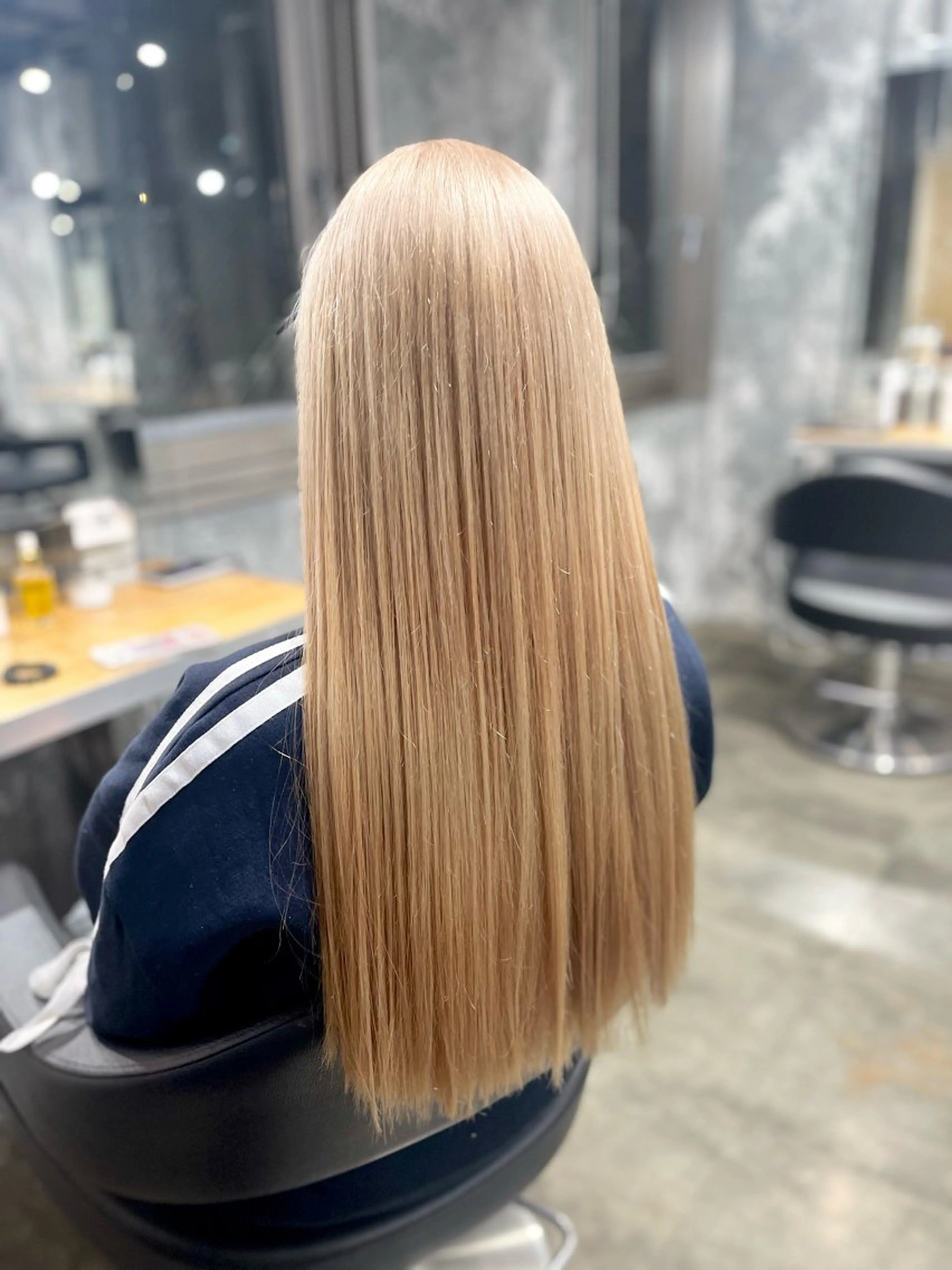 カラー ヘアカラー ハイトーンカラー 🦄レイヤーカットのヘアスタイル