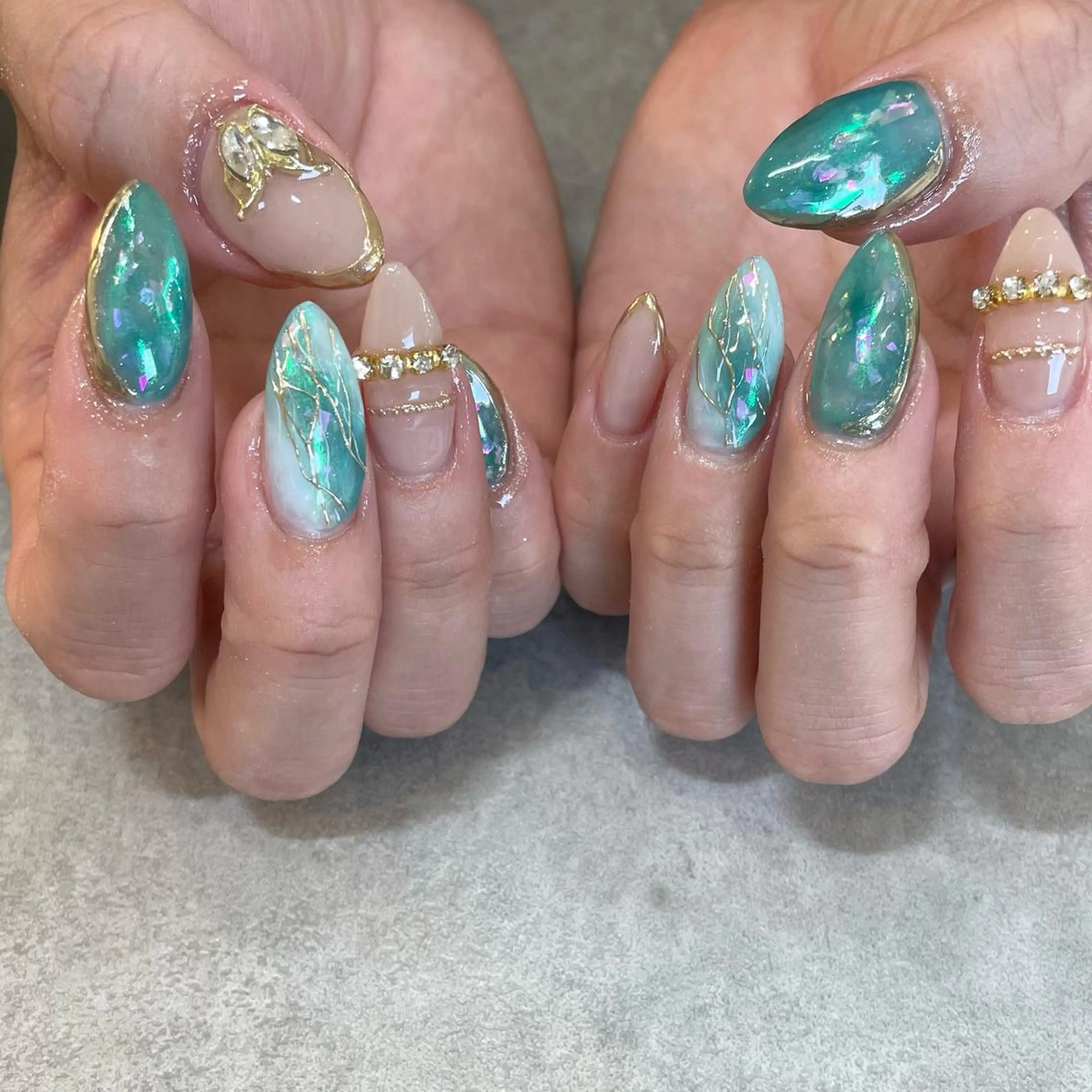 ネイル オーロラネイル ニュアンスネイル Nail Salon Gummi.のネイルデザイン