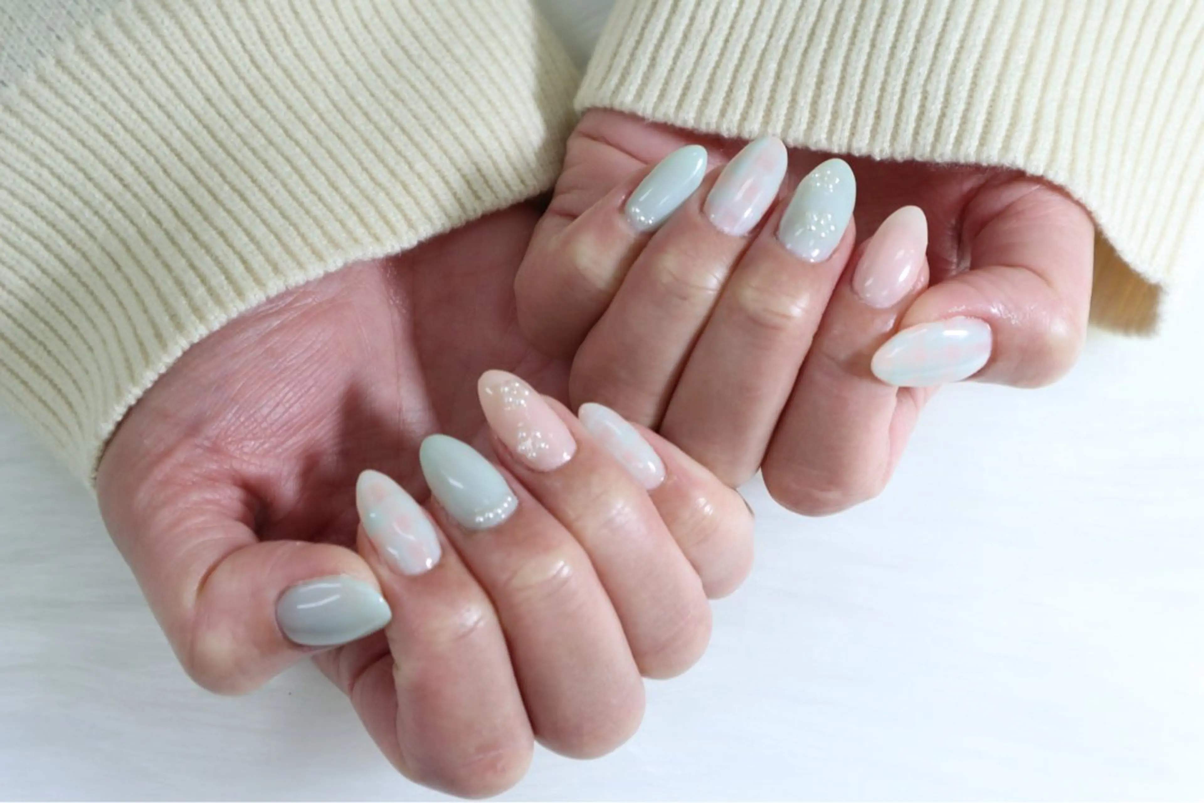 ネイル ハンドネイル カラーズビューティサロン所属・石井 桃子のネイルデザイン