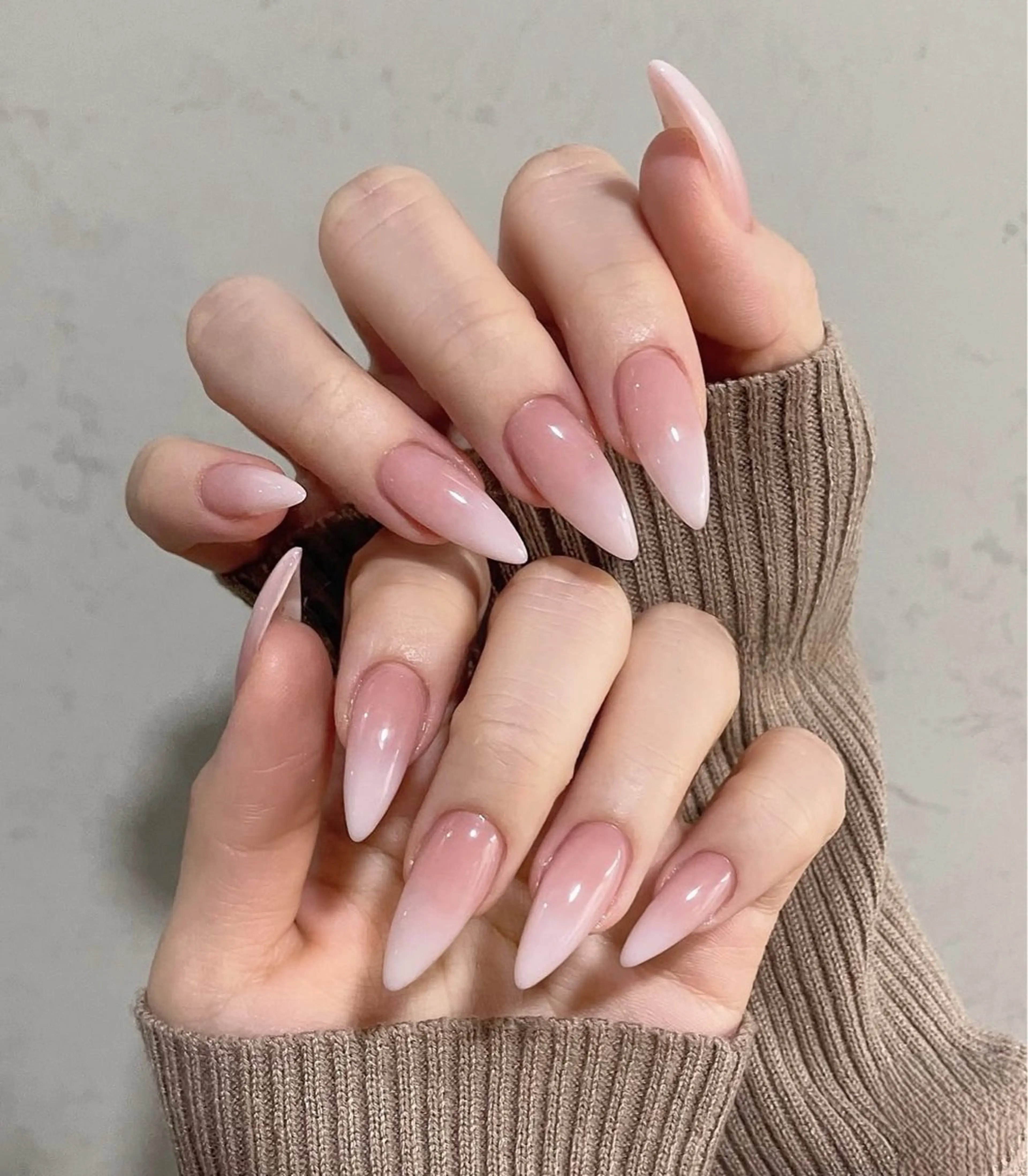 ネイル キラキラネイル マグネットネイル ぷっくりネイル 春ネイル ワンホンネイル ハンドネイル Lyna 池袋のネイルデザイン