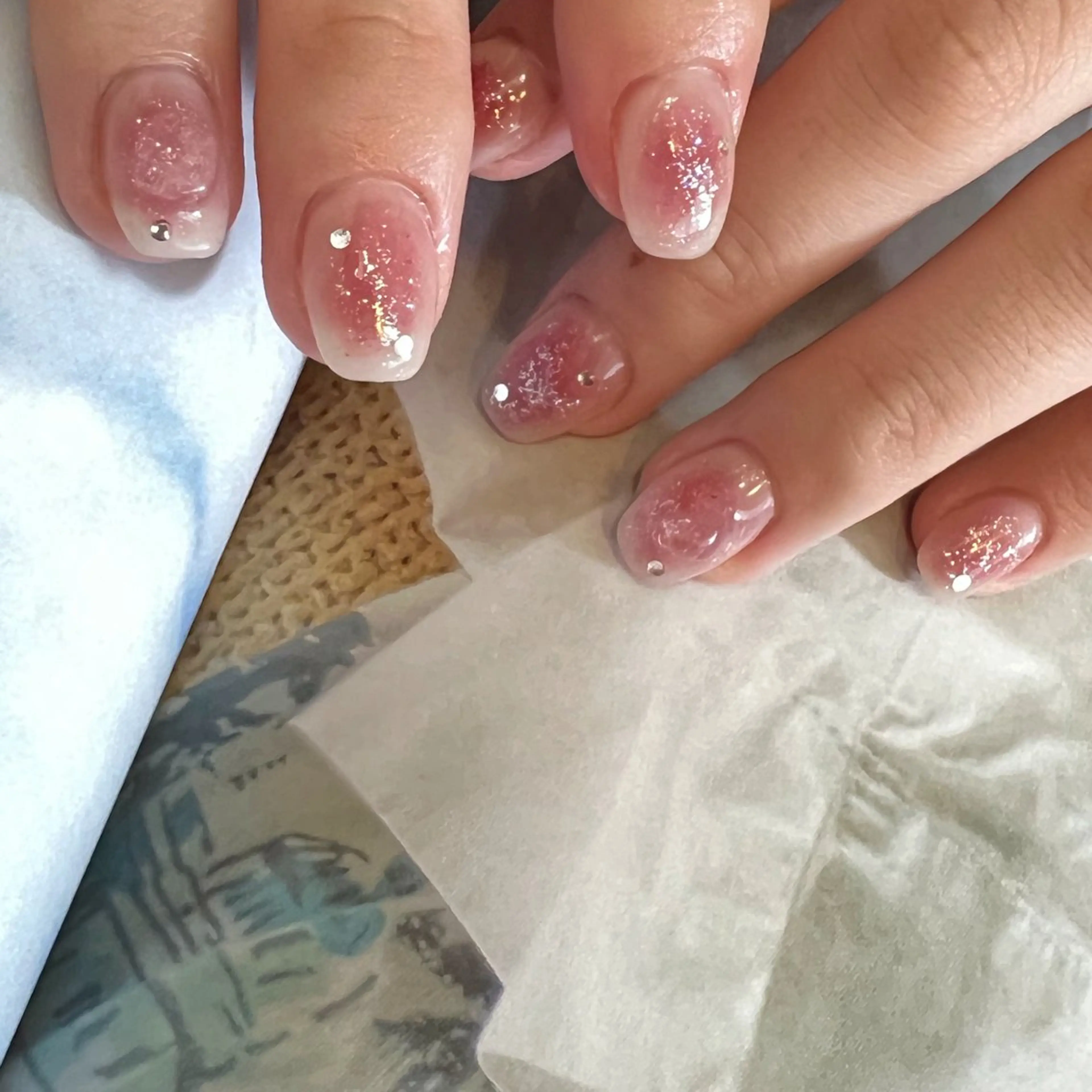 ネイル オーロラネイル チークネイル シンプルネイル ワンホンネイル 冬ネイル ハンドネイル pointillé .ayaのネイルデザイン