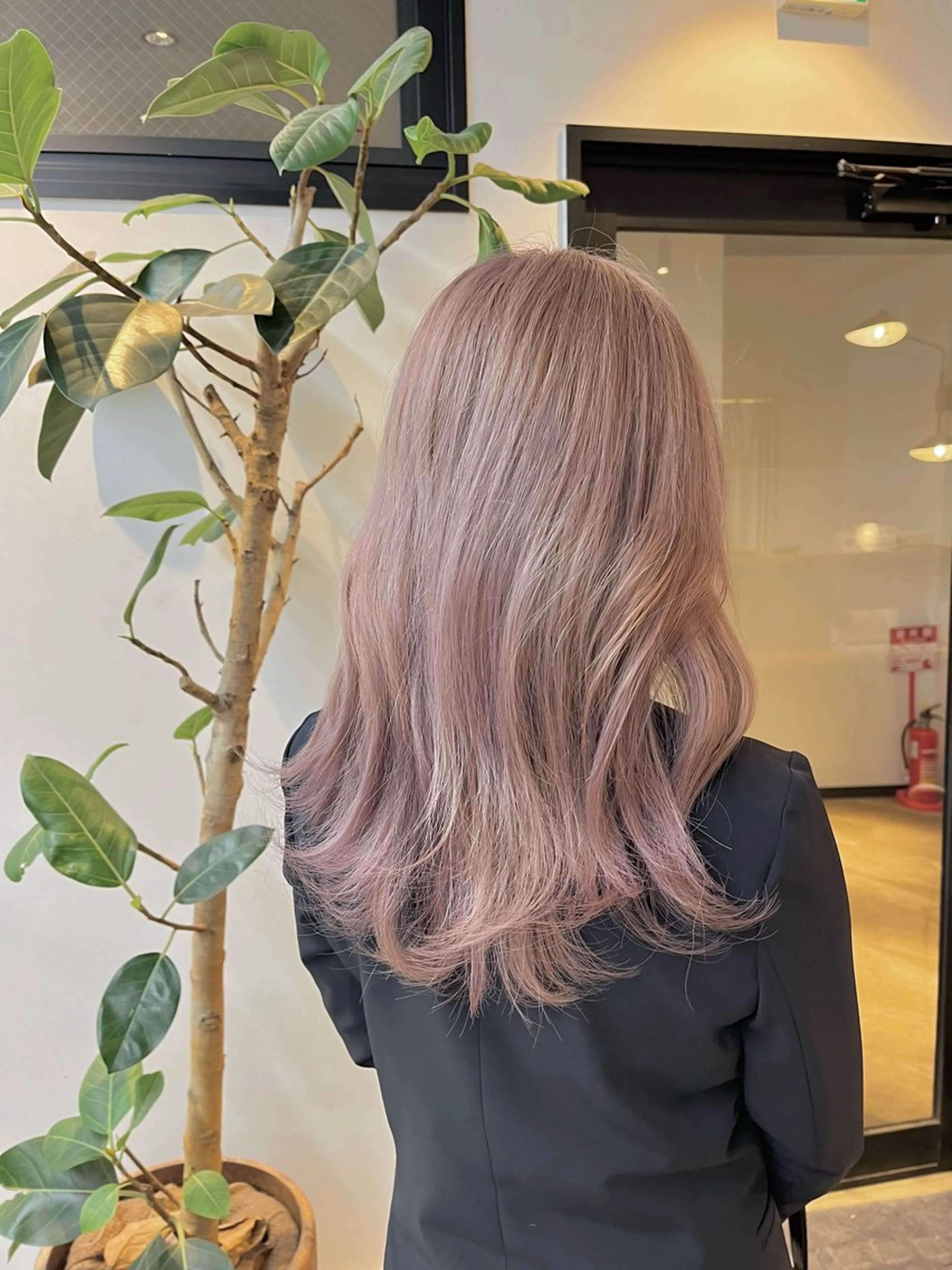 セミロング カラー ヘアカラー ハイトーンカラ ー/小川のヘアスタイル