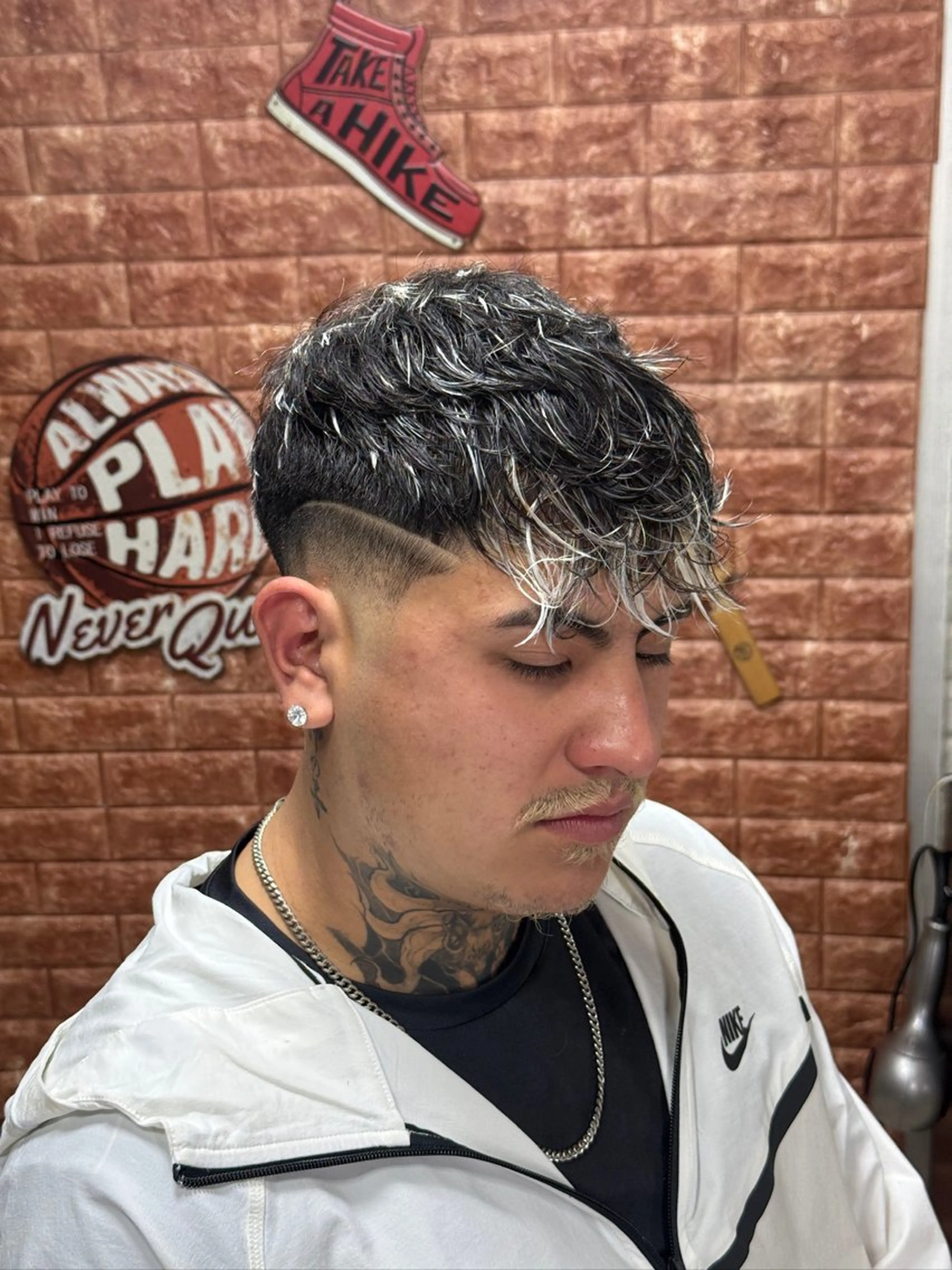 カラー メッシュ ISHIZAKI Barber Shop所属・フルカワ ハルヒのヘアスタイル