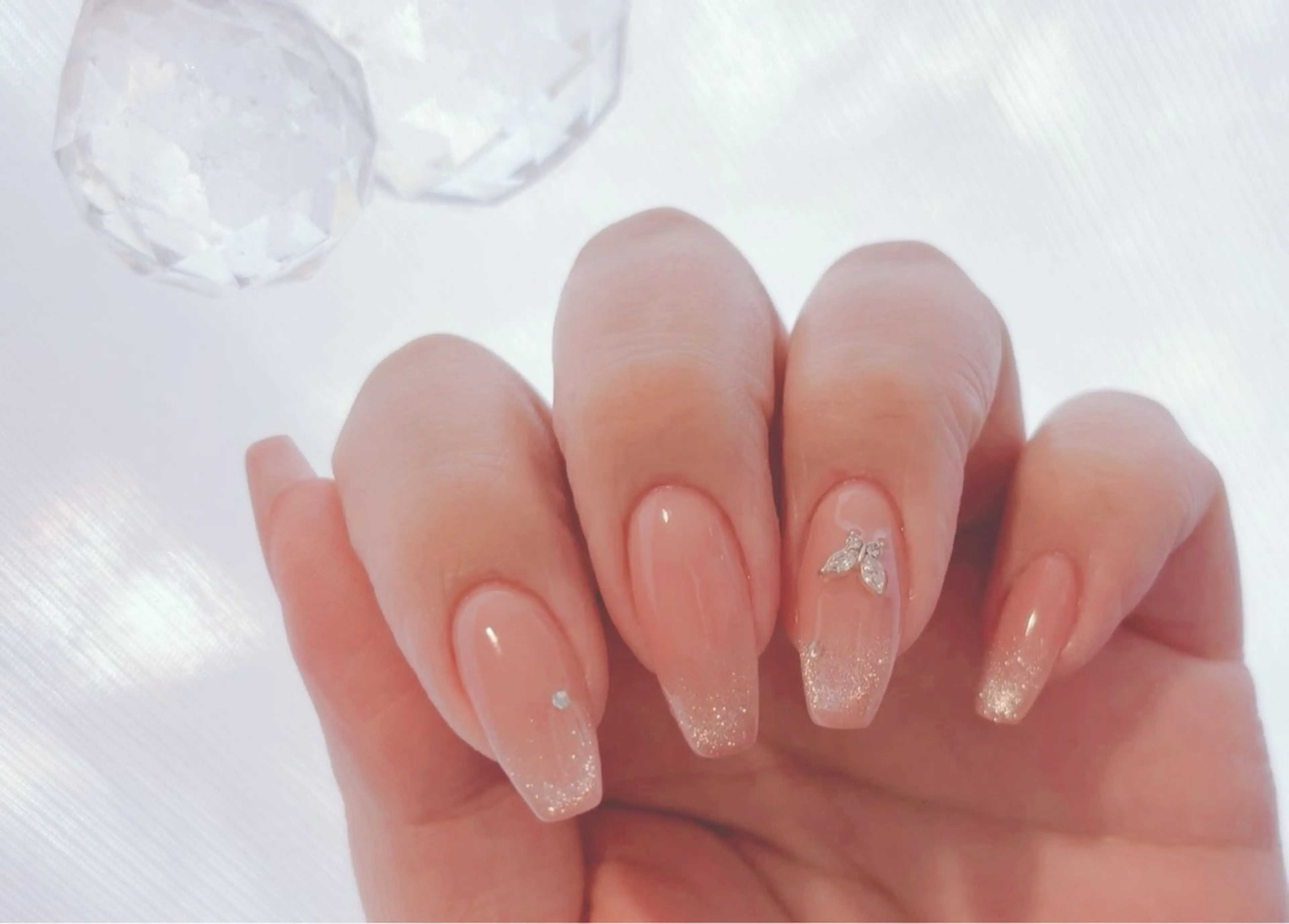ネイル キラキラネイル 韓国ネイル 春ネイル ワンホンネイル ハンドネイル Shanti所属・Shanti🩵 NARITAのネイルデザイン