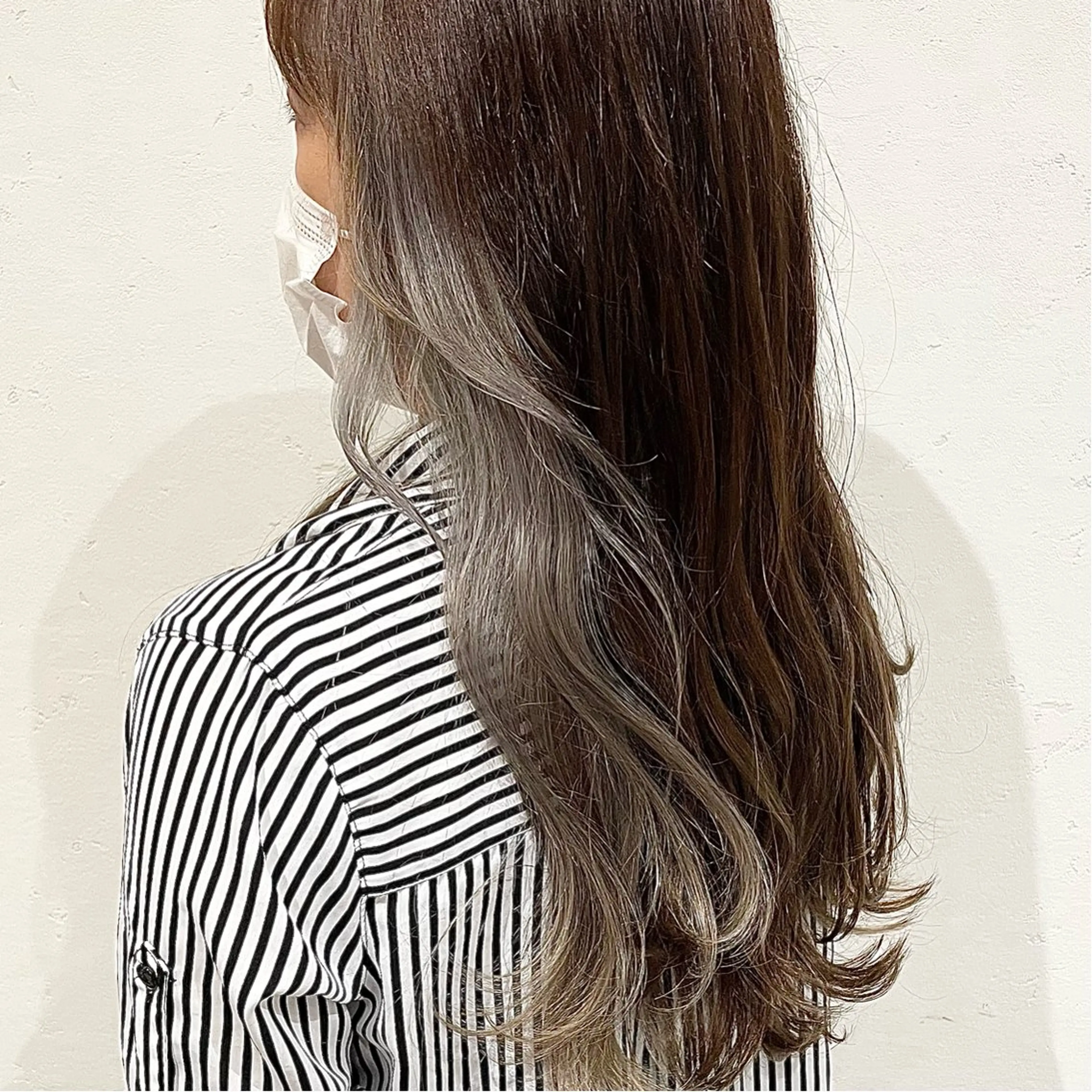 ロング カラー ブリーチ イヤリングカラー 村上 遥香 店長スタイリストのヘアスタイル