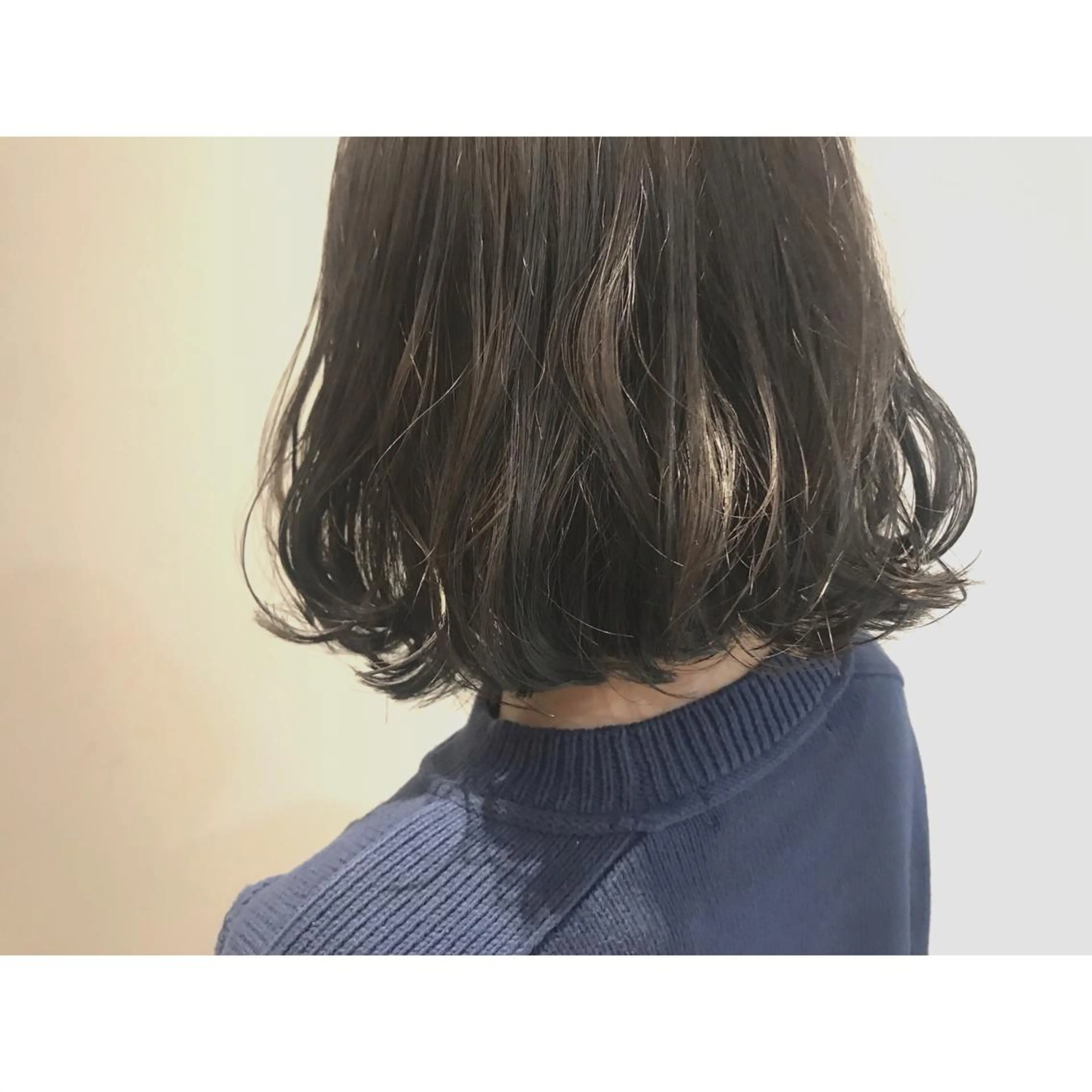 ミディアム カラー 切りっぱなしボブ アッシュ アッシュグレー ハイライトカラー ボブ なかにし まゆみのヘアスタイル