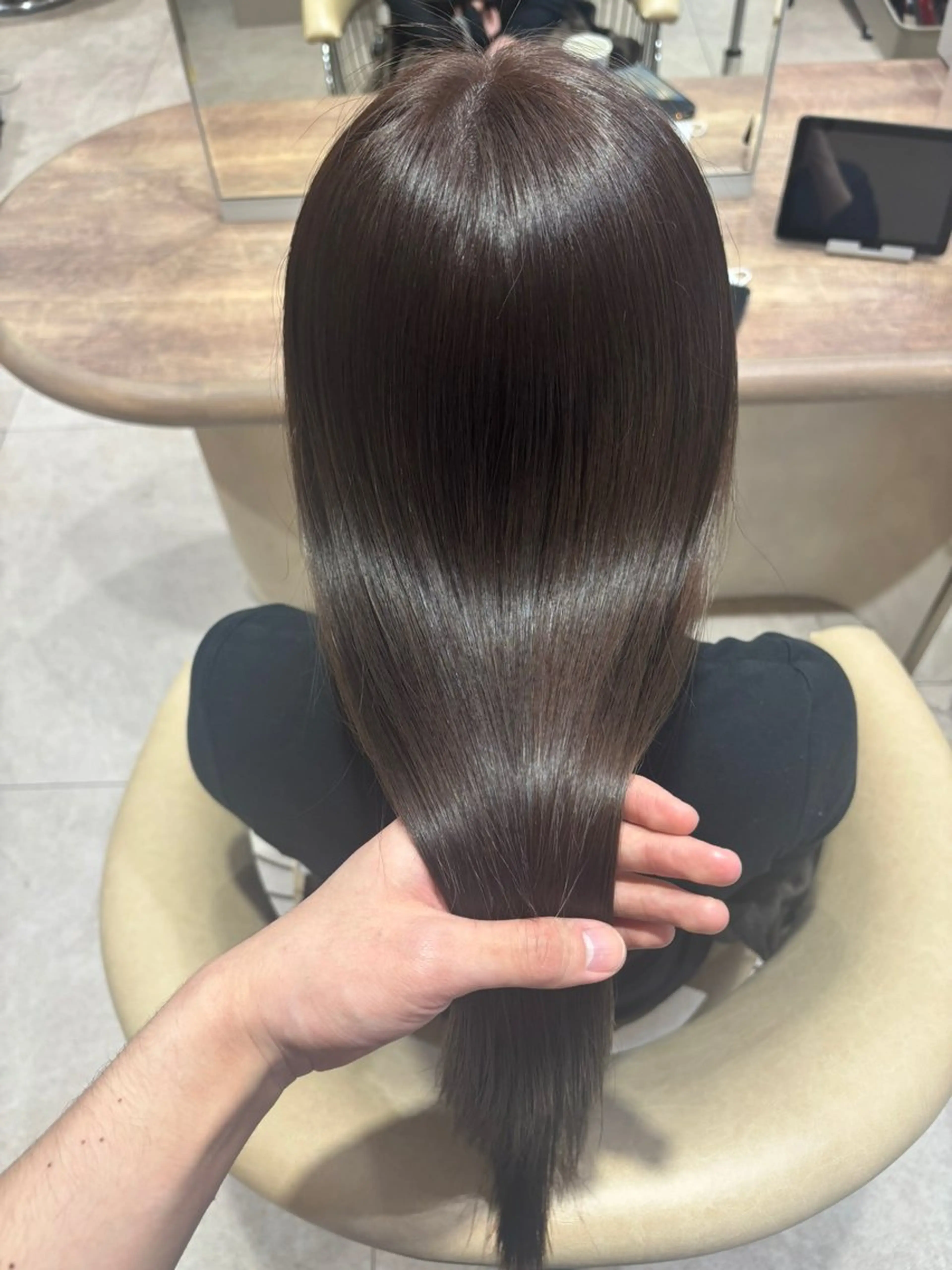 ロング カラー ブラウンカラー チョコレートブラウン カット ヘアカラー トリートメント とろける艶髪レイヤー カット髪質改善しゅんのヘアスタイル