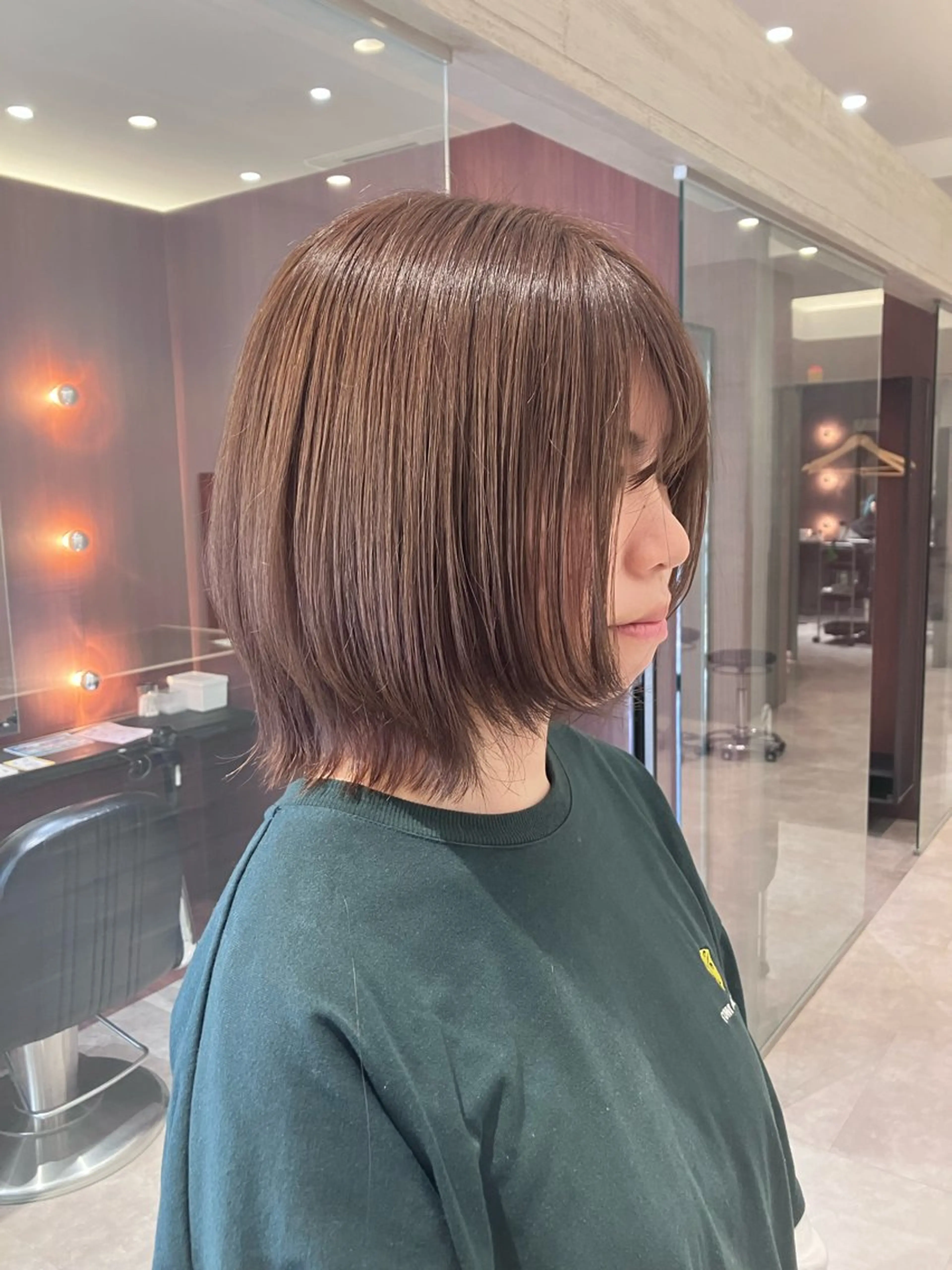 ショート カラー ボブレイヤー ベージュカラー ボブ レイヤーカット トリートメント サキ🤍ハイトーン 🩰くびれ巻きヘアのヘアスタイル