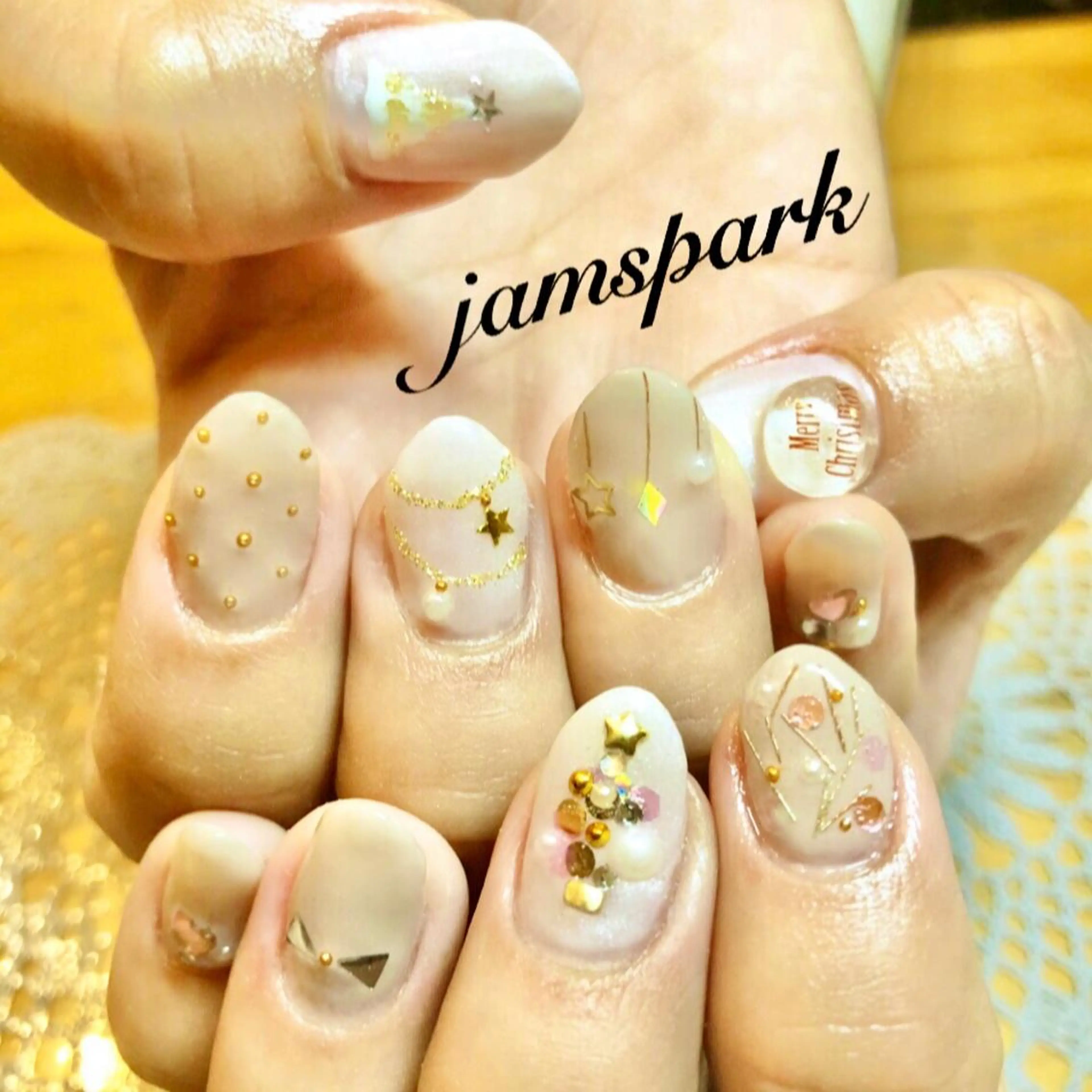 ネイル ジェルネイル ホワイト 冬ネイル クリスマス ハンドネイル jamspark ✨のネイルデザイン